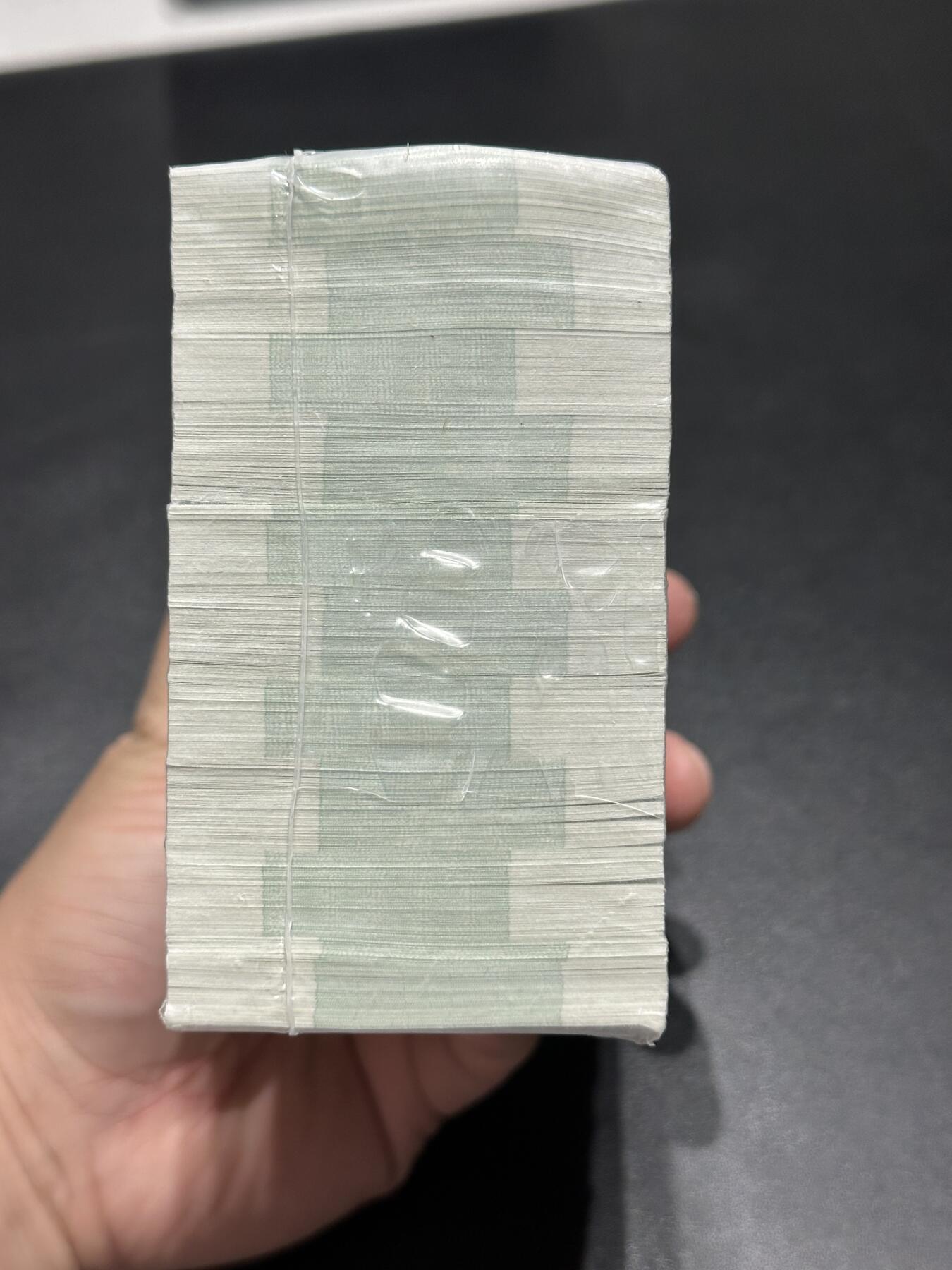 《外钞收藏家》第五百八十五期（精品场）（本平台长期征集拍品、欢迎藏友们联系合作）