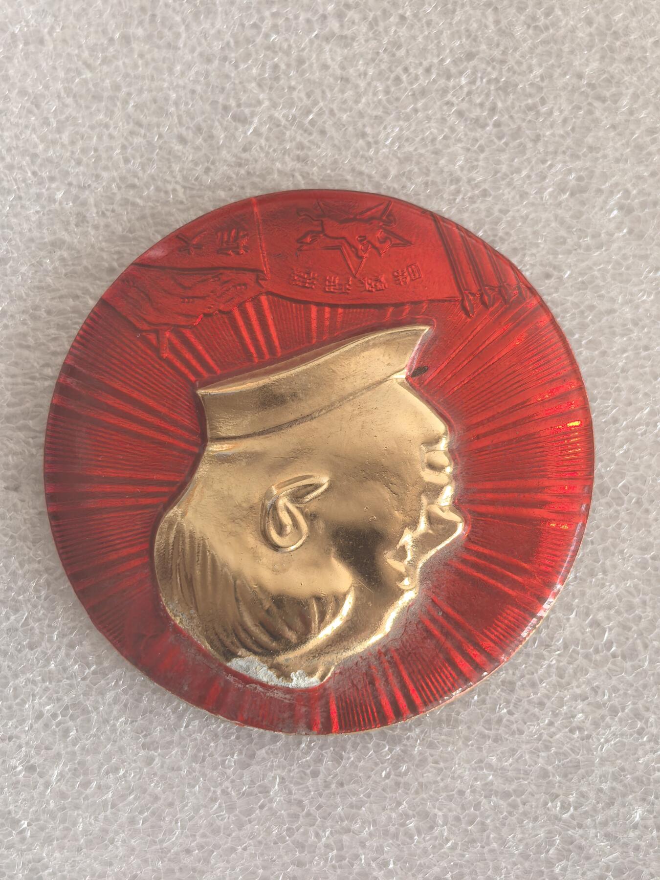 红色像章专场.包老包真.文革时期.实图拍摄.特价惠友 毛主席像章直径约55MM保真包老.编号280026