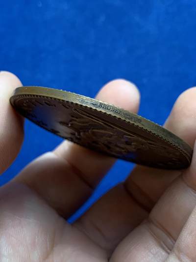 《竞宝斋》第438场 周日，周一，周二 3场连拍 （全场包邮） 法国16世纪瓦伦蒂诺公爵夫人戴安娜纪念大铜章，背面拉丁文翻译为“不是以武力战胜了胜利者”。带BRONZE边铭，20世纪初后铸，直径52.4mm，重量58.5g。