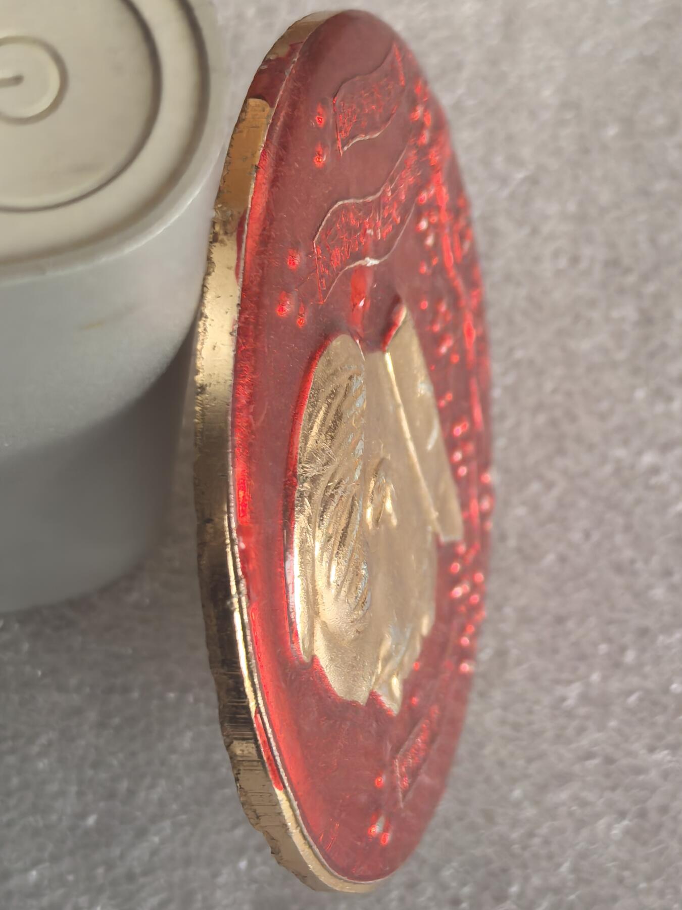 红色像章专场.包老包真.文革时期.实图拍摄.特价惠友 咏梅 毛主席像章直径约63MM保真包老.编号280033