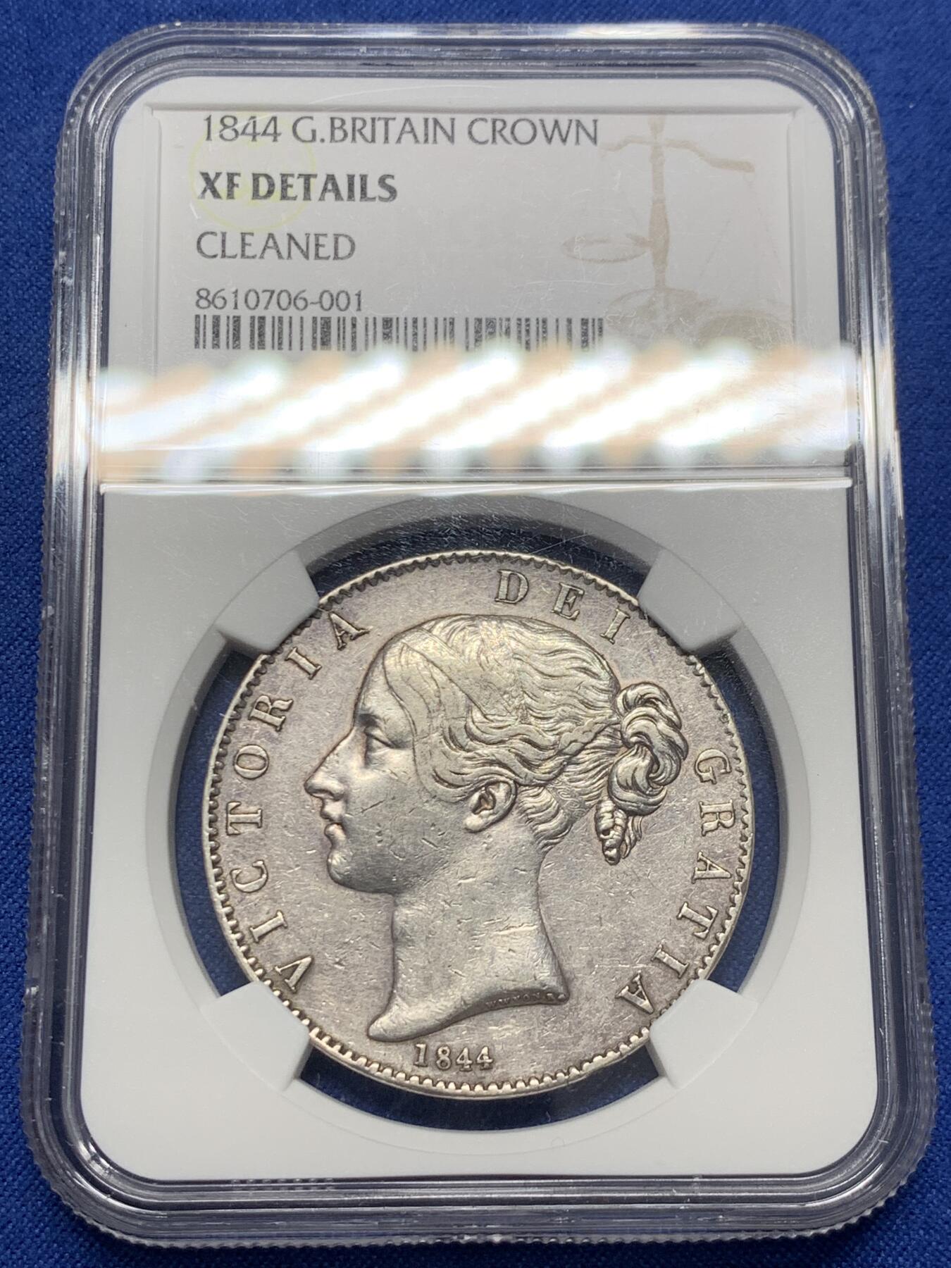 《竞宝斋》第438场 周日，周一，周二 3场连拍 （全场包邮） NGC XFD 英国1844年小维克朗银币，三个年份中最少见的，整体细节很好，背面树叶可以看见纹路，性价比很高