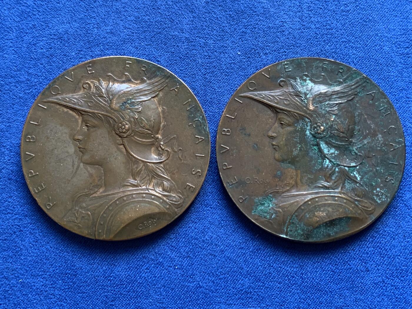 《竞宝斋》第438场 周日，周一，周二 3场连拍 （全场包邮） 两枚一组 名家罗蒂作 戎装玛丽安娜女神铜章 总重约120.5克 51.1mm