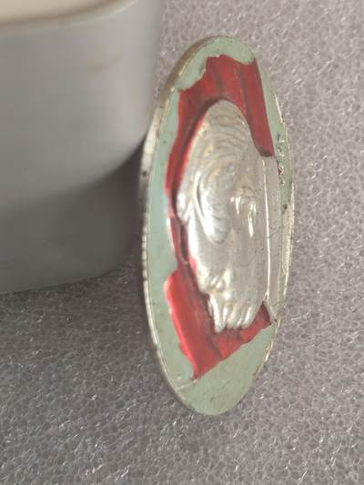 综合藏品场.喜欢出价就得！无套路无托.诚信惠友交友！自动快拍. 毛主席像章直径约50MM保真包老..编号280027