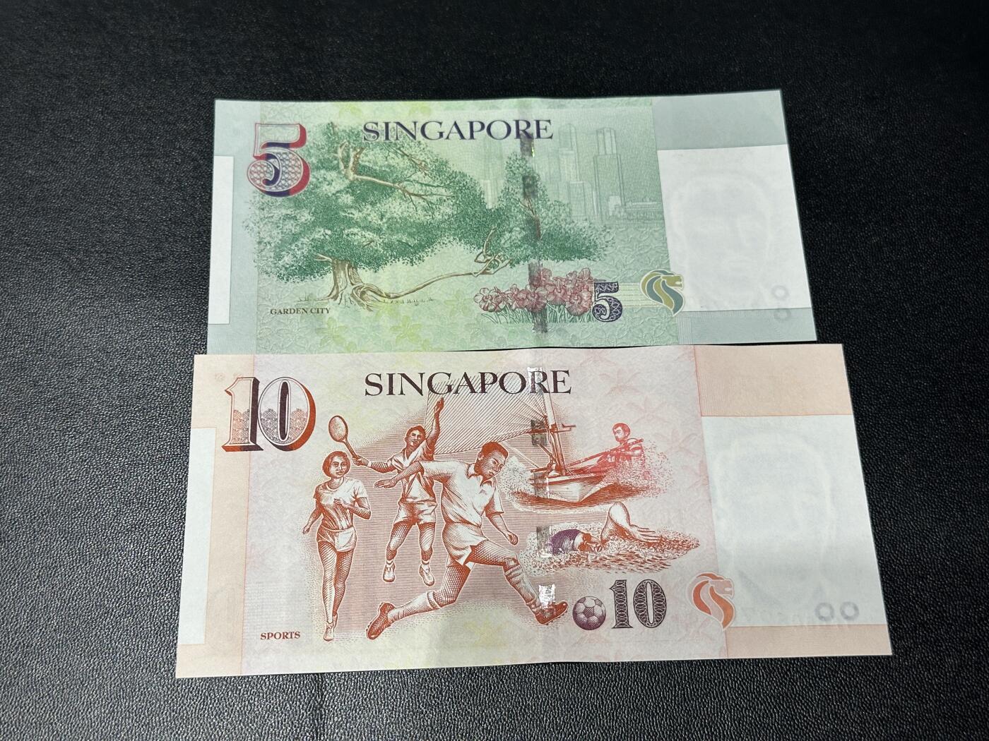 《外钞收藏家》第五百八十五期（精品场）（本平台长期征集拍品、欢迎藏友们联系合作）