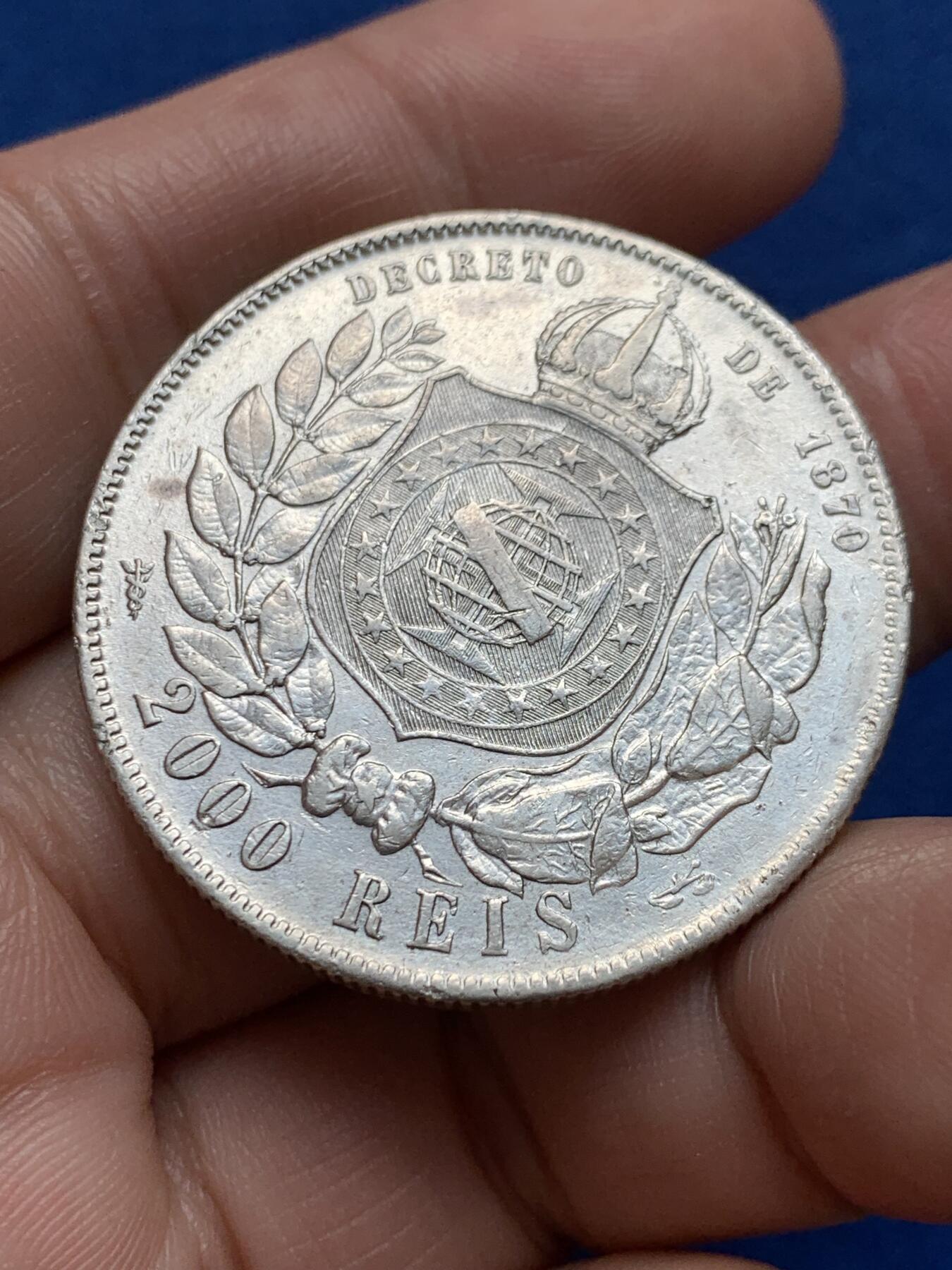 《竞宝斋》第438场 周日，周一，周二 3场连拍 （全场包邮） 巴西1889年2000瑞斯大银币 经典巴西大胡子，佩德罗二世，流通状态，光度不错。正面边有挫痕