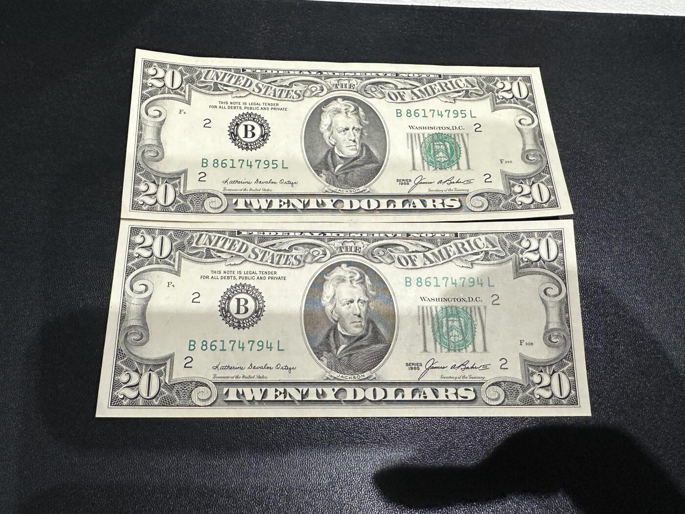 《外钞收藏家》第五百八十五期（精品场）（本平台长期征集拍品、欢迎藏友们联系合作）