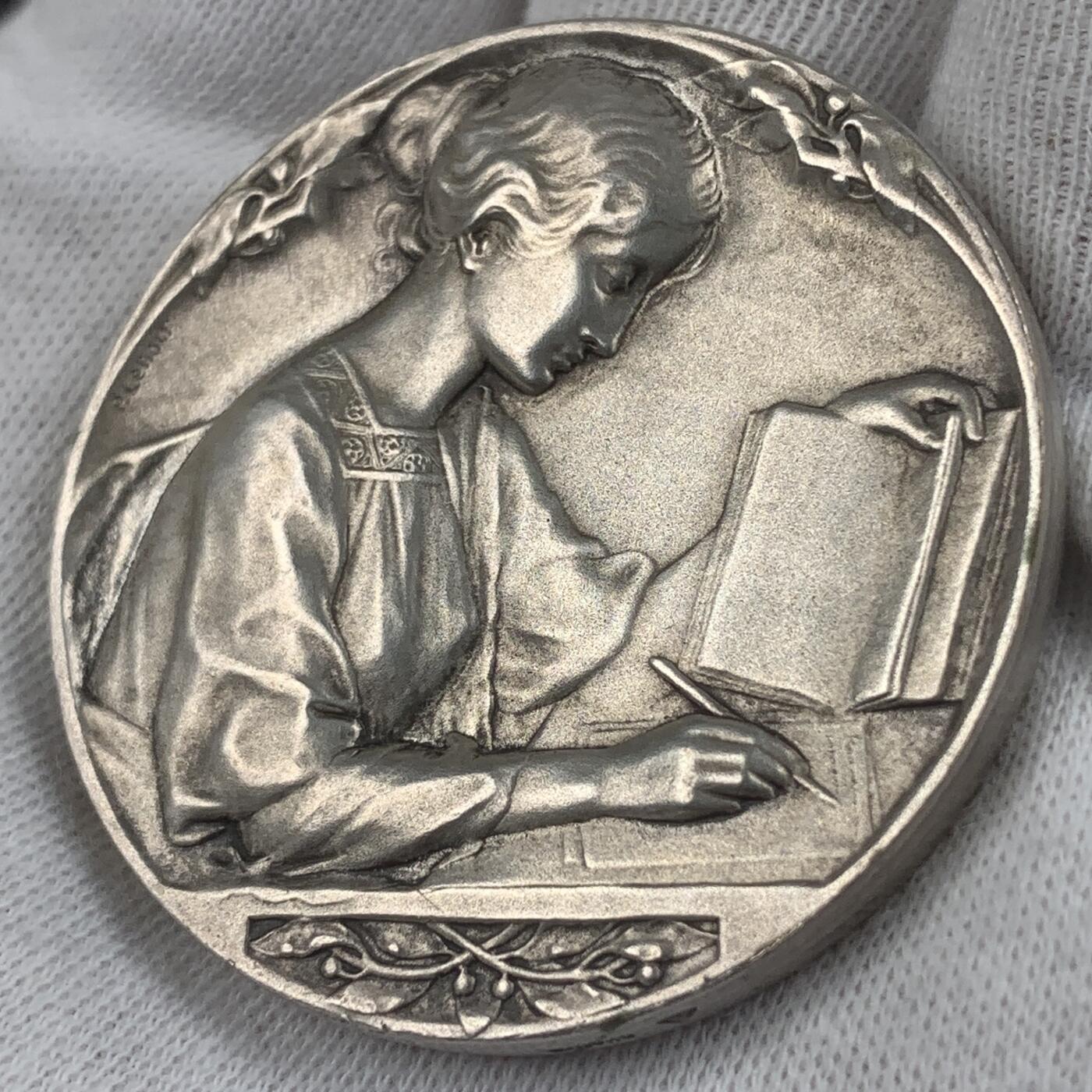 掌中浮雕-藏着的欧洲第042场 法国学习的少女镀银铜章， 41mm ,Lenoir雕刻