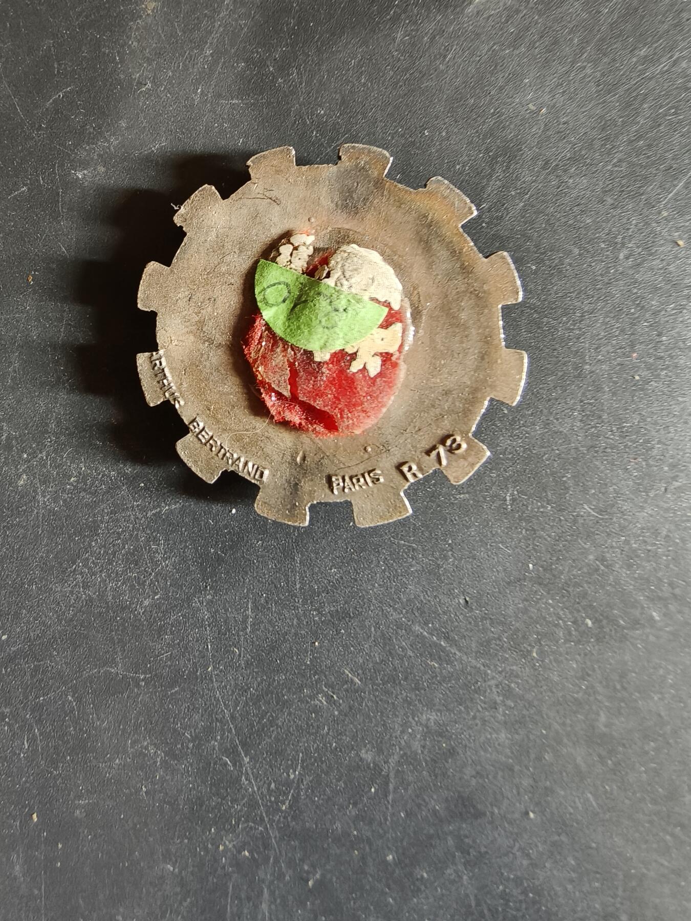 老王徽章第163期 13-15日三场连拍 16日统一发货  13、14日结束后可寄存 法国证章