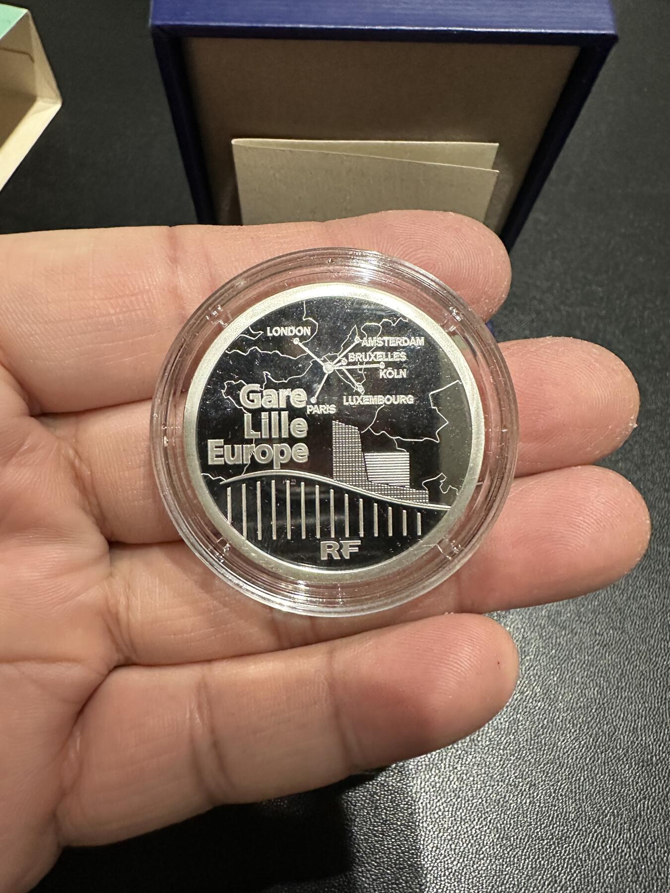 《外钞收藏家》第五百八十五期（精品场）（本平台长期征集拍品、欢迎藏友们联系合作）