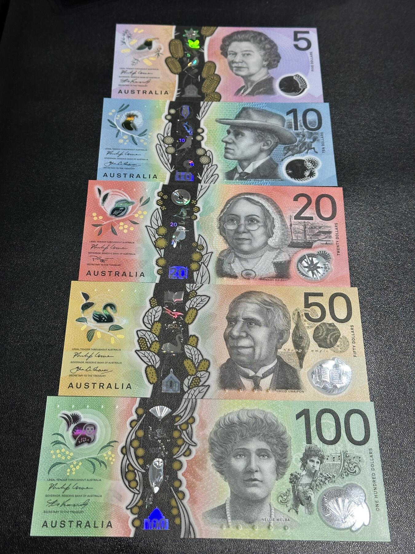 《外钞收藏家》第五百八十五期（精品场）（本平台长期征集拍品、欢迎藏友们联系合作）