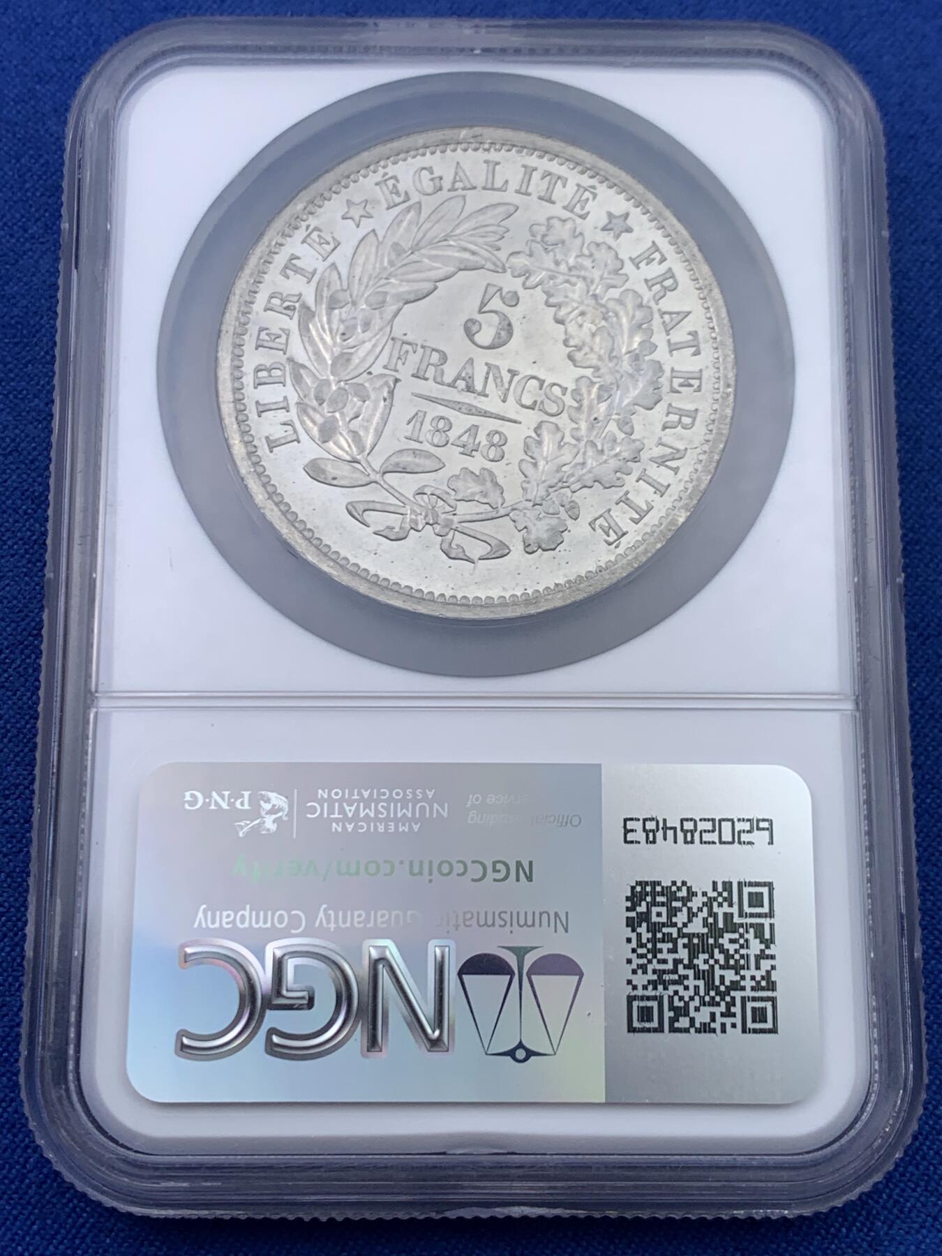 《竞宝斋》第438场 周日，周一，周二 3场连拍 （全场包邮） NGC MS65 冠军分 法兰西1848年谷物女神5法郎ESSAI样币，燕子厂标。刻画非常精美的大波浪女神，发丝头冠细节爆炸，顶级冠军分品质。同版别P盒63分今年7月麦稀奇3800元不含佣成交，分数状态均远不如此枚