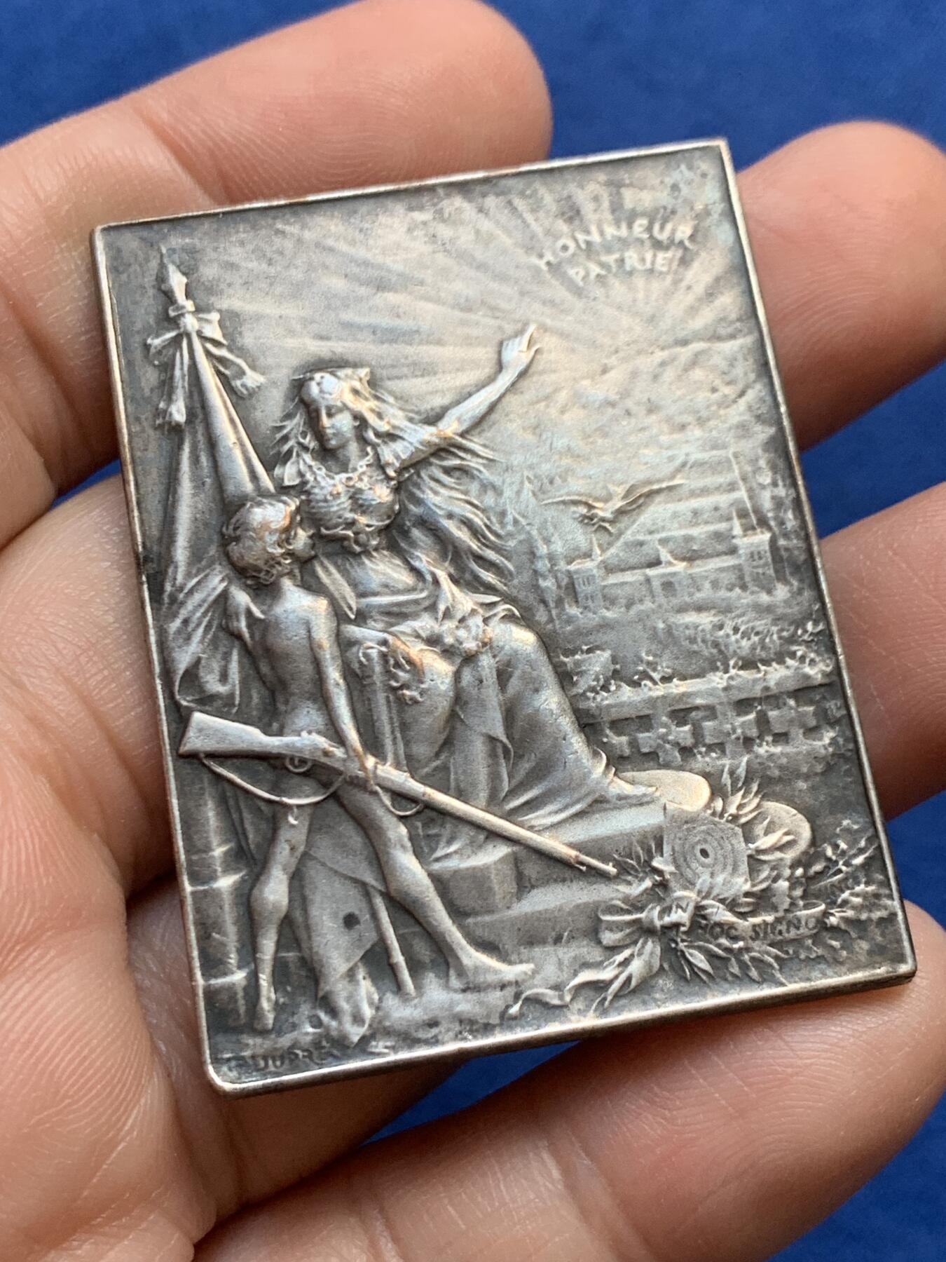 《竞宝斋》第438场 周日，周一，周二 3场连拍 （全场包邮） 名家名作 法国国家射击联盟纪念镀银方章 38.3克 38.2*50.7mm 丰饶角铜标