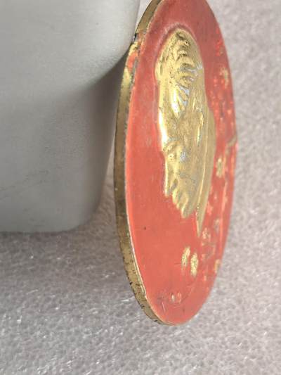 综合藏品场.喜欢出价就得！无套路无托.诚信惠友交友！自动快拍. 毛主席像章直径约60MM保真包老.编号280010