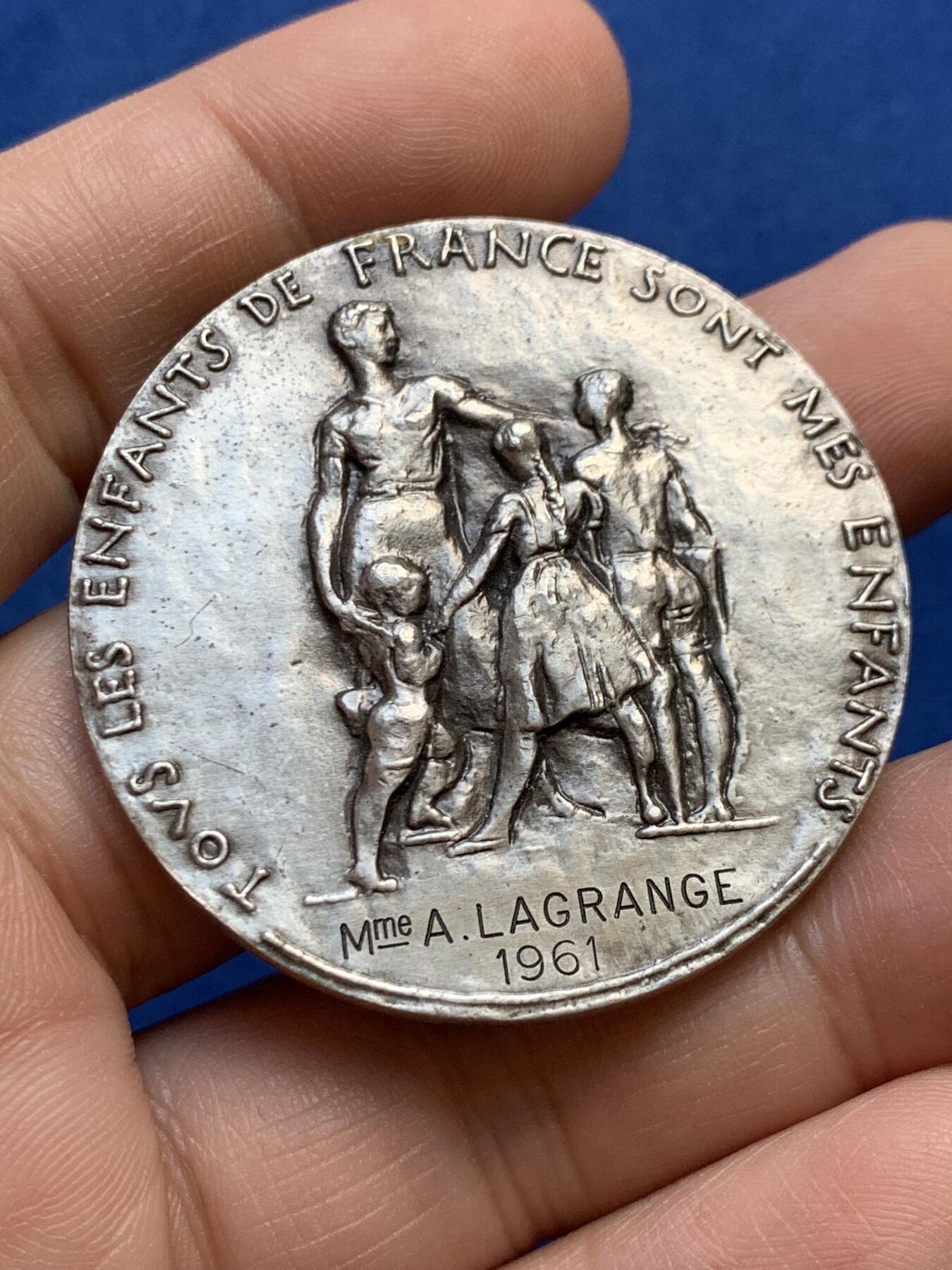 《竞宝斋》第438场 周日，周一，周二 3场连拍 （全场包邮） 国家教育银章 丰饶角1银标 43.6克 44.8mm