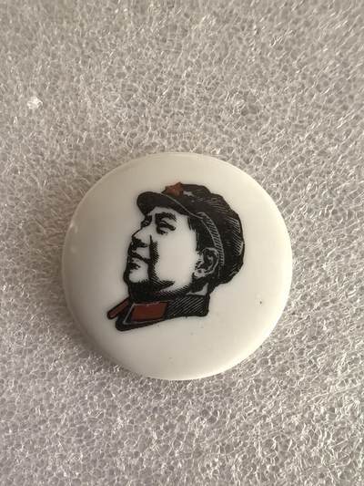 综合藏品场.喜欢出价就得！无套路无托.诚信惠友交友！自动快拍. 毛主席像章直径约36MM保真包老.编号280053