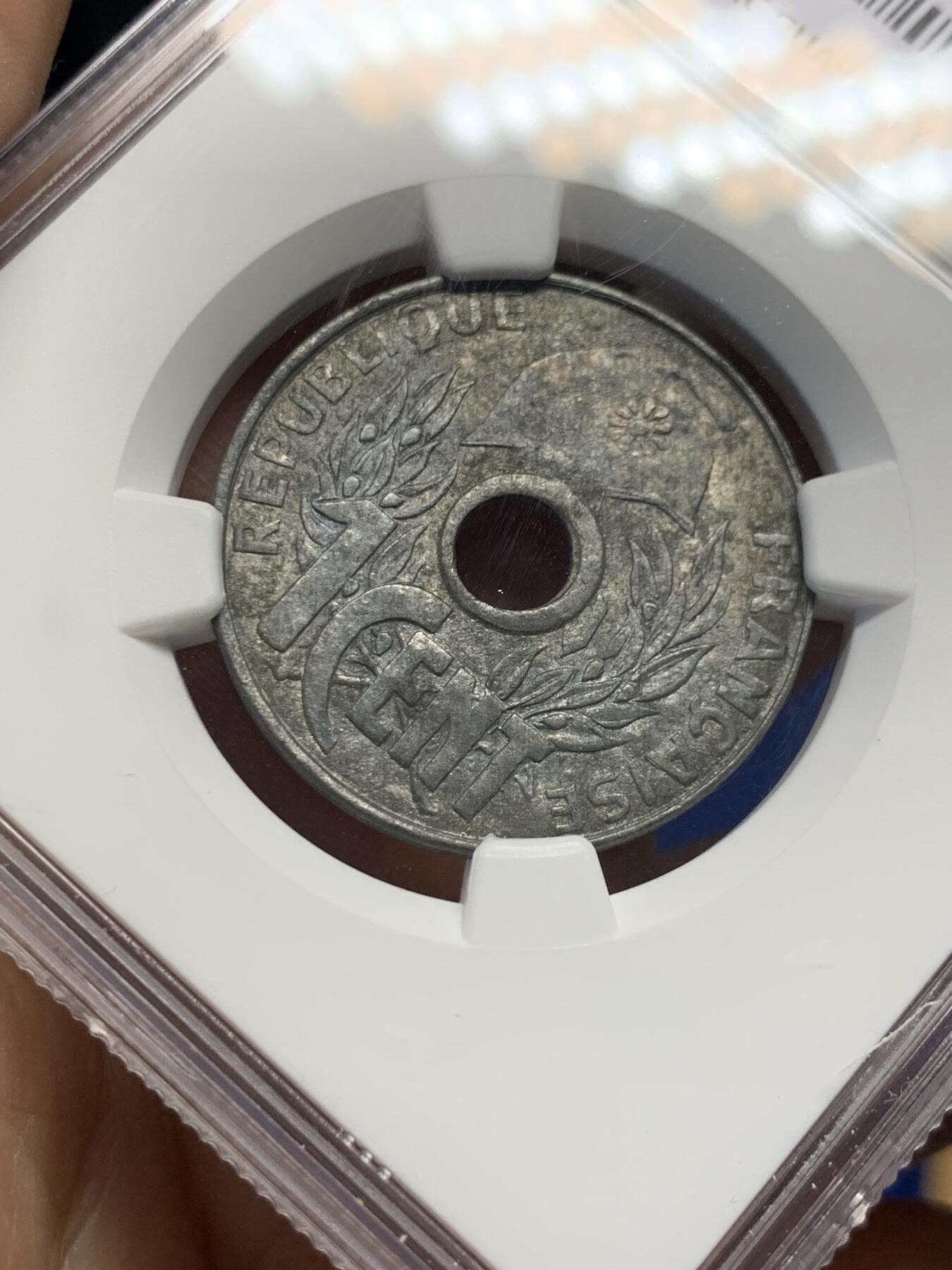 《竞宝斋》第438场 周日，周一，周二 3场连拍 （全场包邮） NGC MS62 法属印支1941花帽1分锌币 保存非常难得