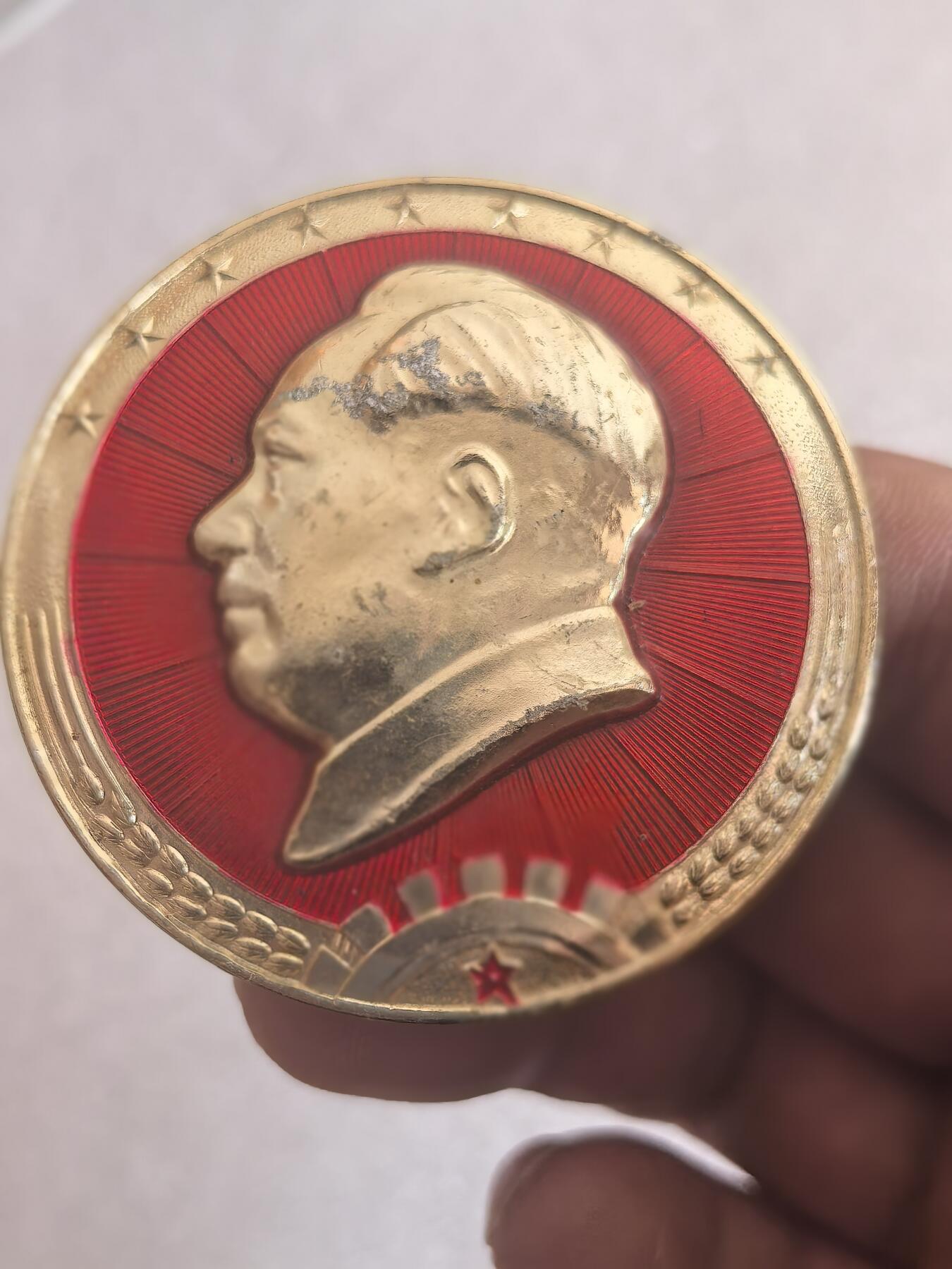 红色像章专场.包老包真.文革时期.实图拍摄.特价惠友 毛主席像章直径约50MM保真包老.编号280006.