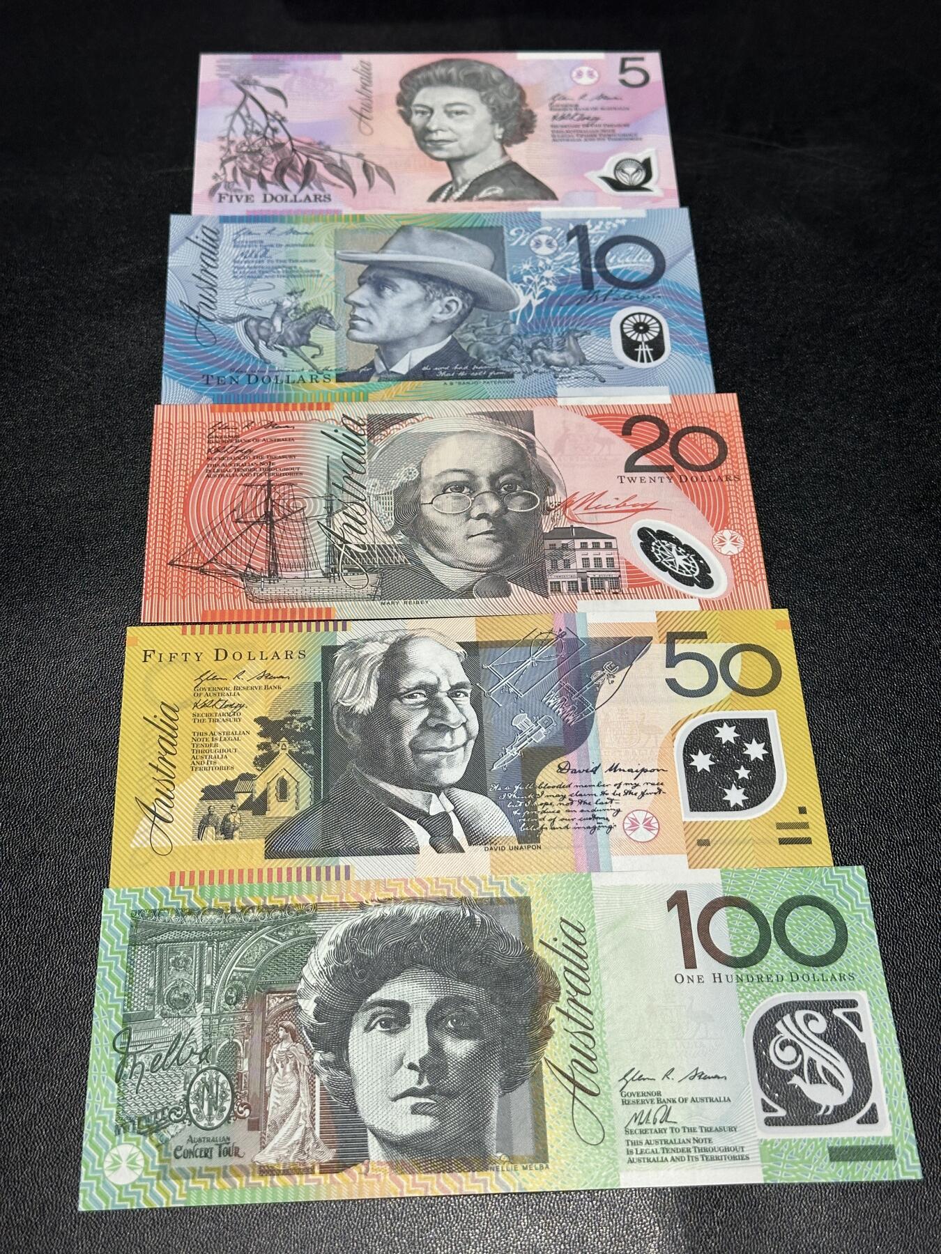 《外钞收藏家》第五百八十五期（精品场）（本平台长期征集拍品、欢迎藏友们联系合作）