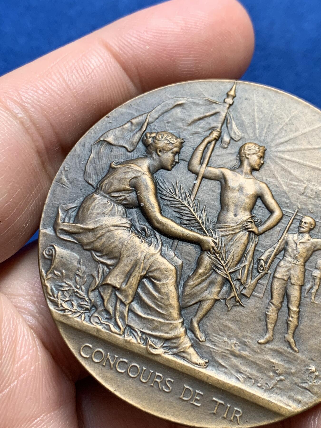 《竞宝斋》第438场 周日，周一，周二 3场连拍 （全场包邮） 法国射击比赛纪念章 丰饶角铜标边铭 67.7克 50.2mm