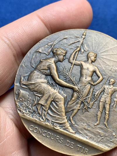 《竞宝斋》第438场 周日，周一，周二 3场连拍 （全场包邮） 法国射击比赛纪念章 丰饶角铜标边铭 67.7克 50.2mm