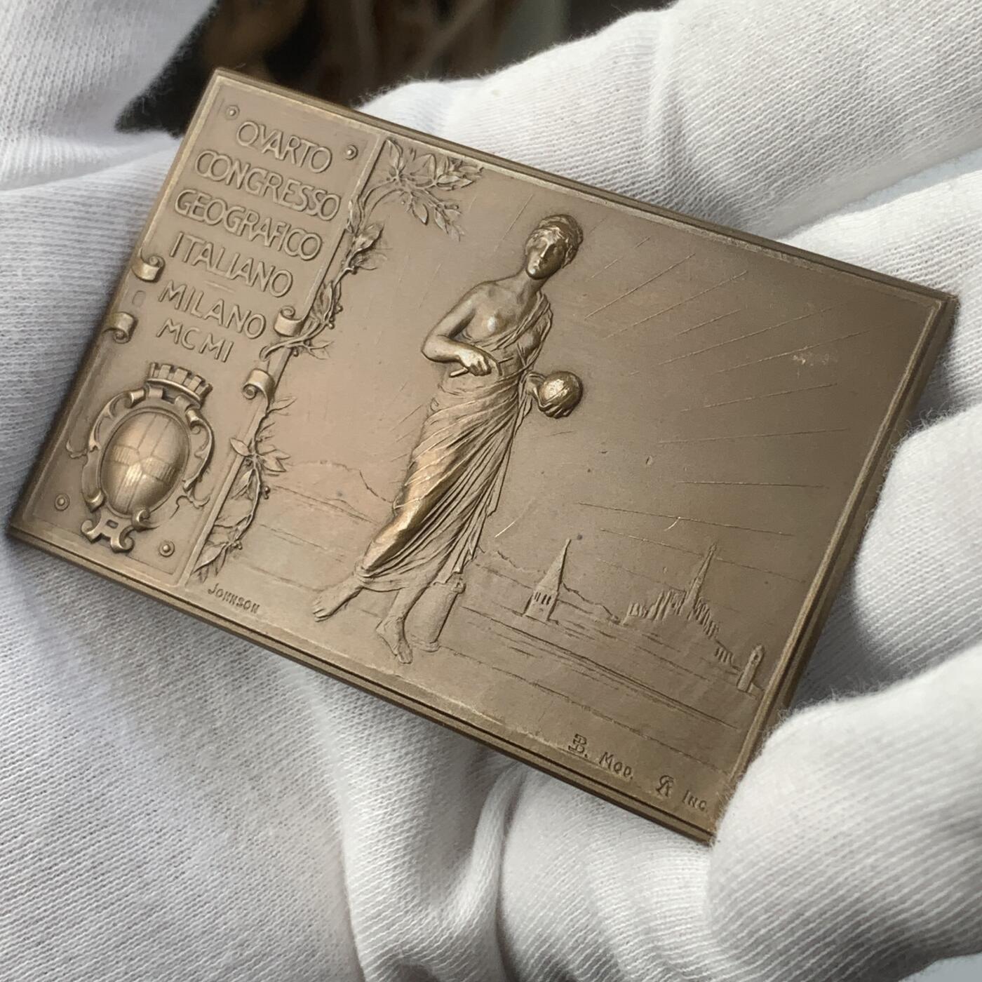 掌中浮雕-藏着的欧洲第042场 1901年第四届国际地理大会在米兰举行铜章 ，74 x 48mm，Johnson公司出品，正面刻画马可波罗觐见忽必烈的场景