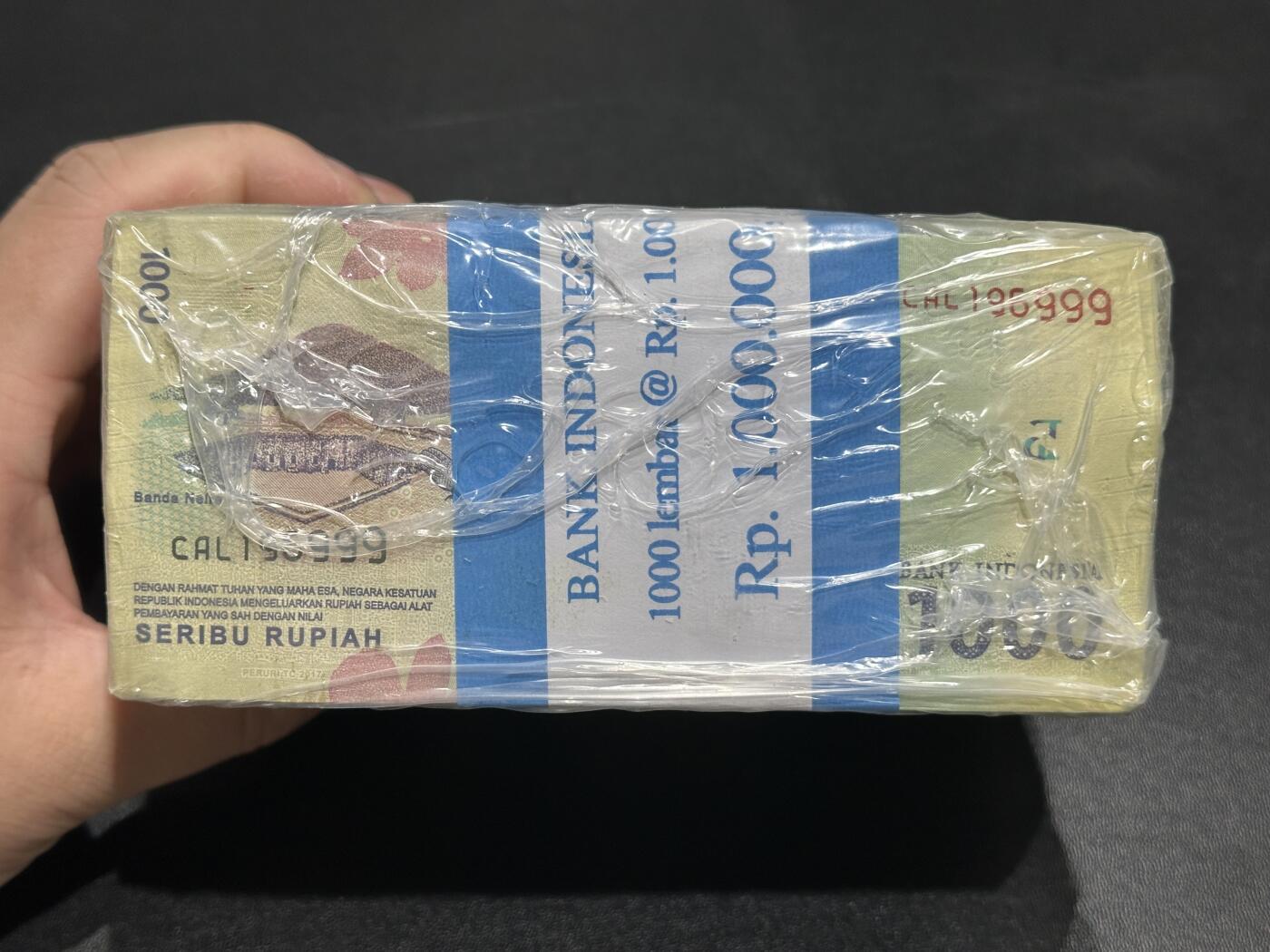 《外钞收藏家》第五百八十五期（精品场）（本平台长期征集拍品、欢迎藏友们联系合作）