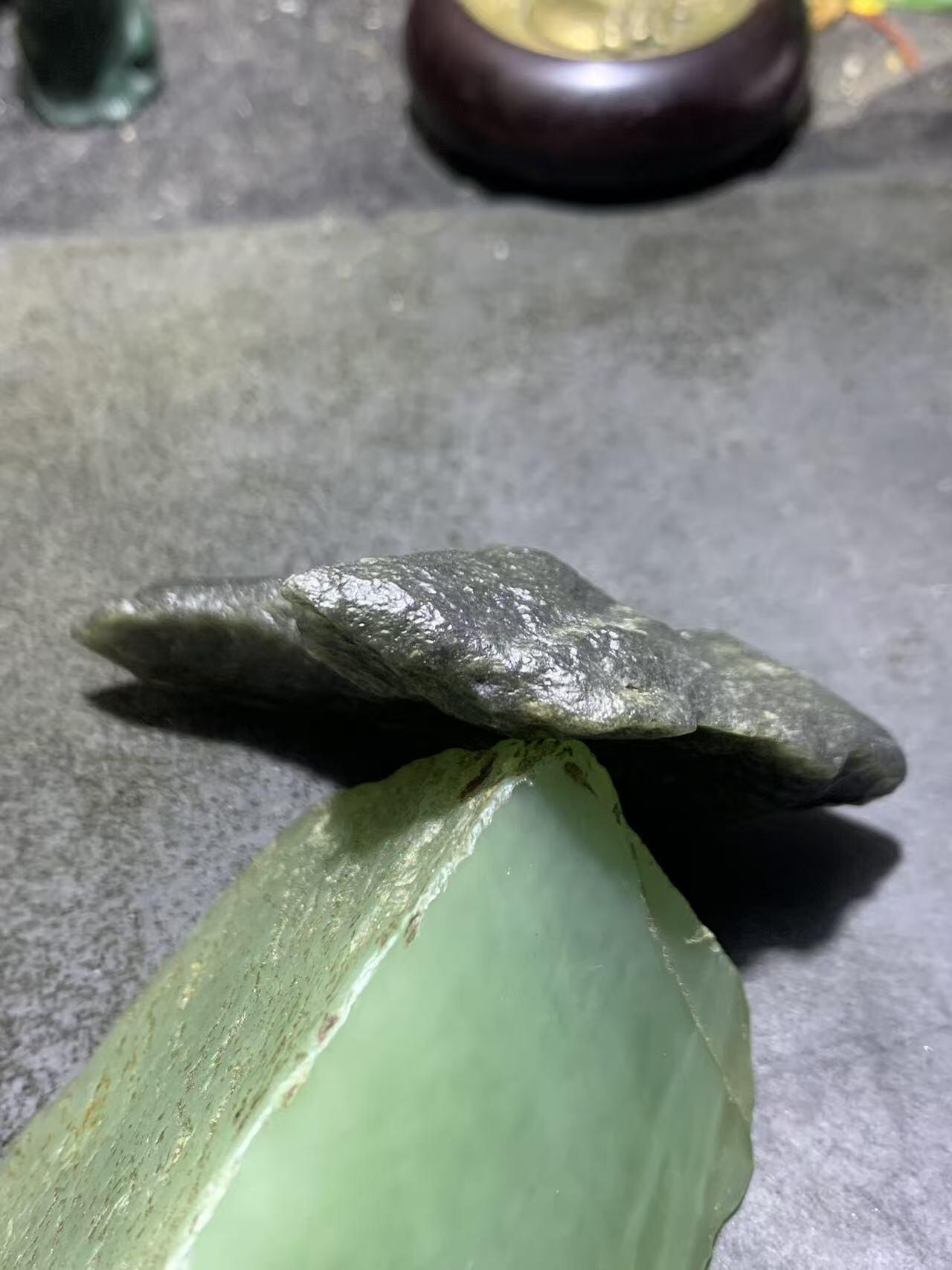 新疆戈壁风化纹和田玉青花玉原石一颗，，，