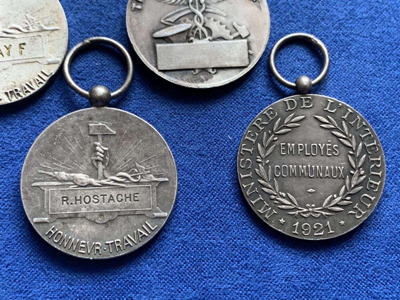 《竞宝斋》第438场 周日，周一，周二 3场连拍 （全场包邮） 四枚一组 法国镀银铜质奖章 总重约37.55克 直径约26.2-26.8mm