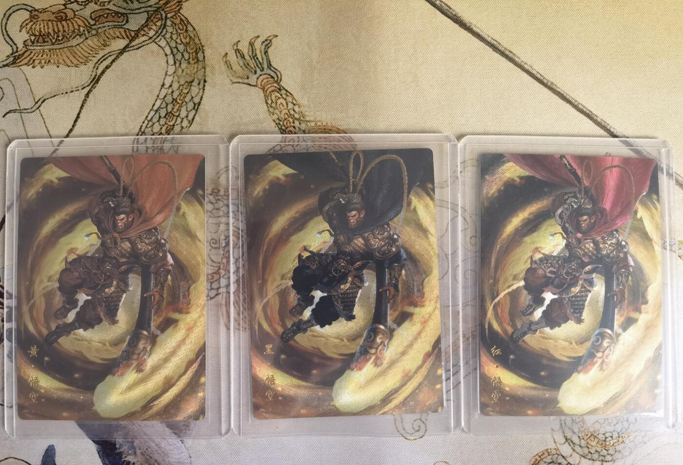 奇趣收藏卡牌拍卖第25场 山河潮玩限定礼盒  杆子 绘 悟空  三色 粗闪 各1张 全新覆膜卡夹卡膜保护