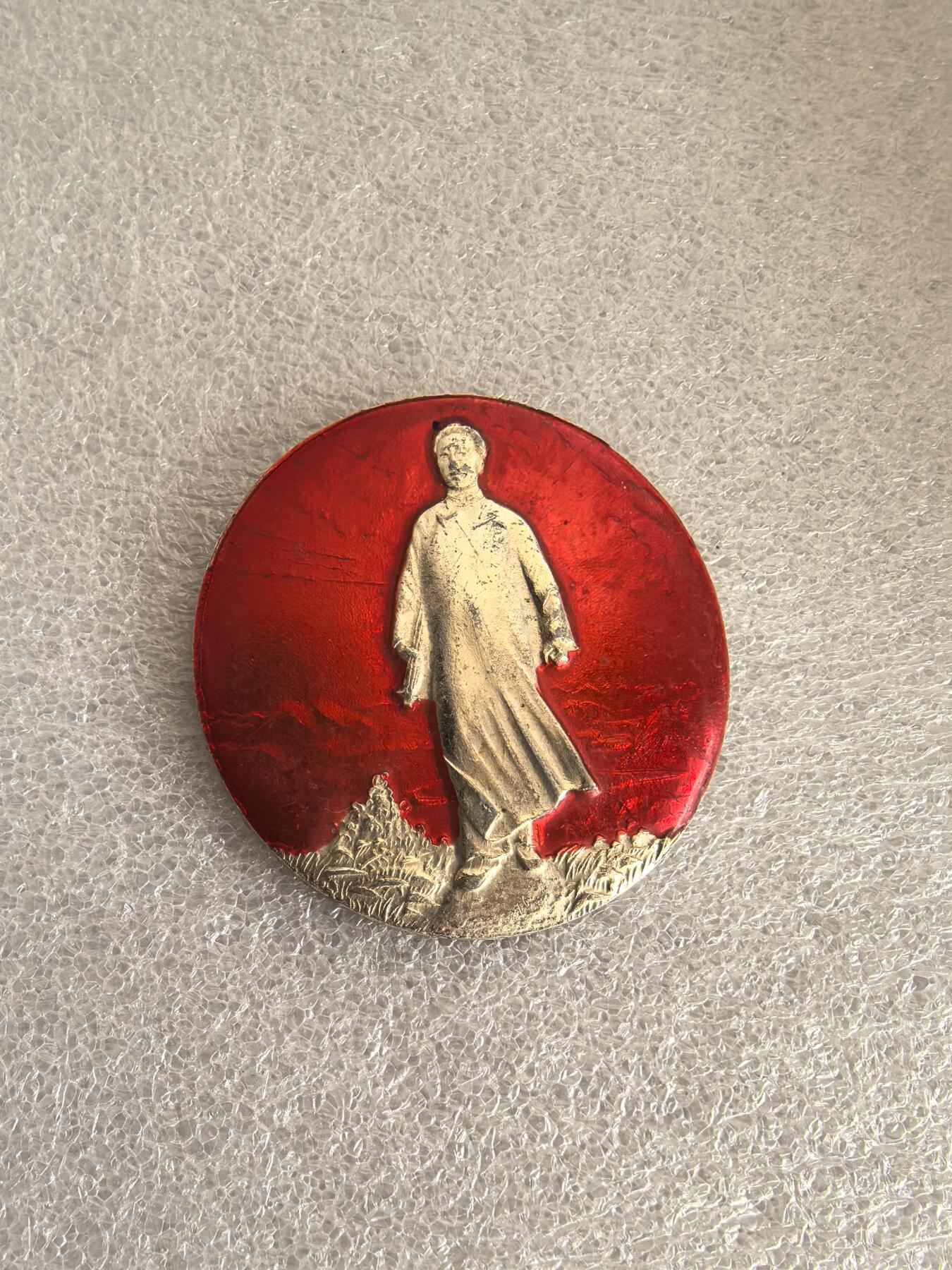 红色像章专场.包老包真.文革时期.实图拍摄.特价惠友 毛主席像章直径约50MM保真包老.编号280022