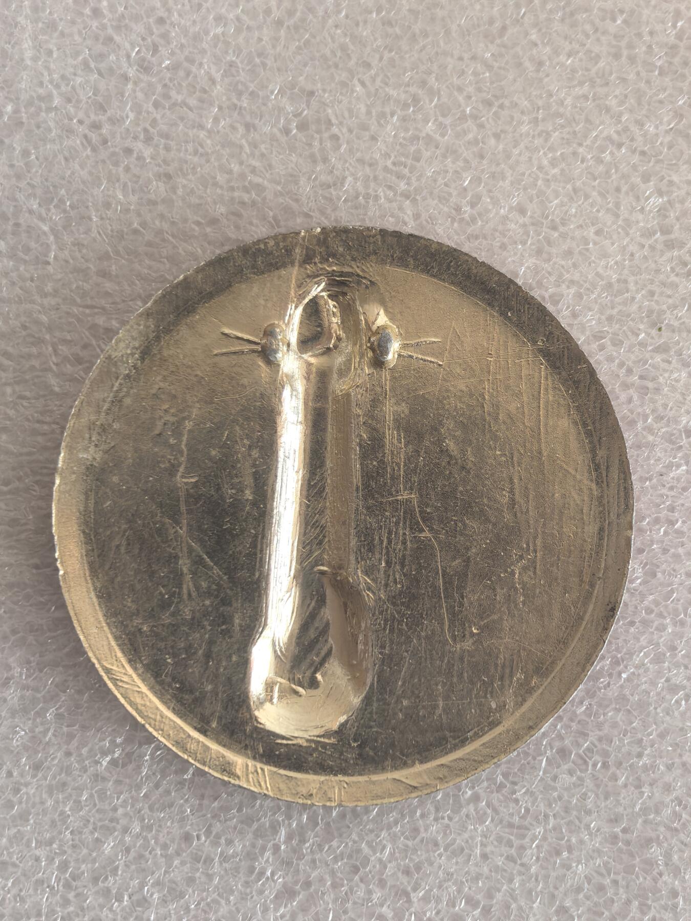 红色像章专场.包老包真.文革时期.实图拍摄.特价惠友 毛主席像章直径约50MM保真包老.编号280022