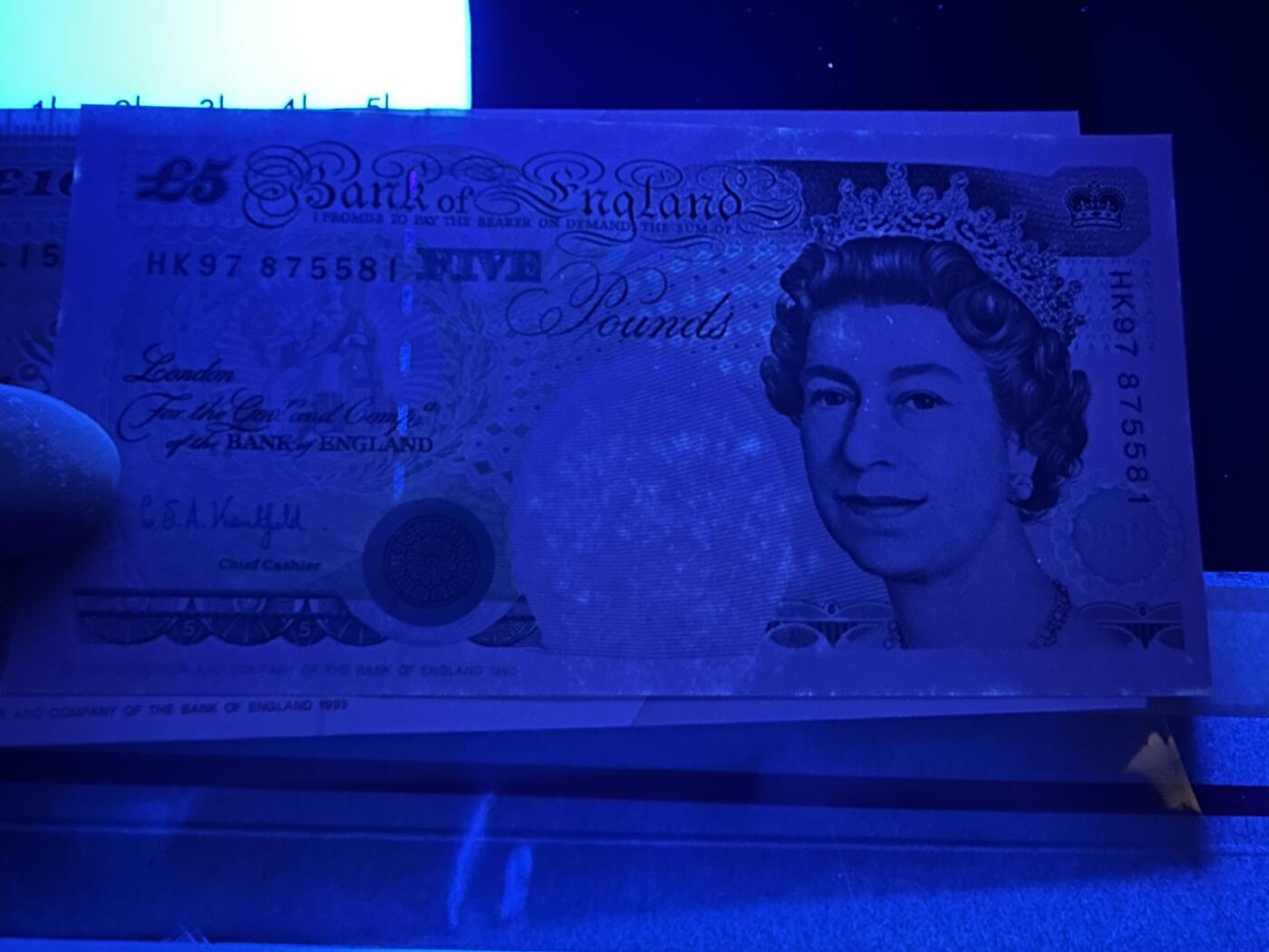 《外钞收藏家》第五百八十五期（精品场）（本平台长期征集拍品、欢迎藏友们联系合作）