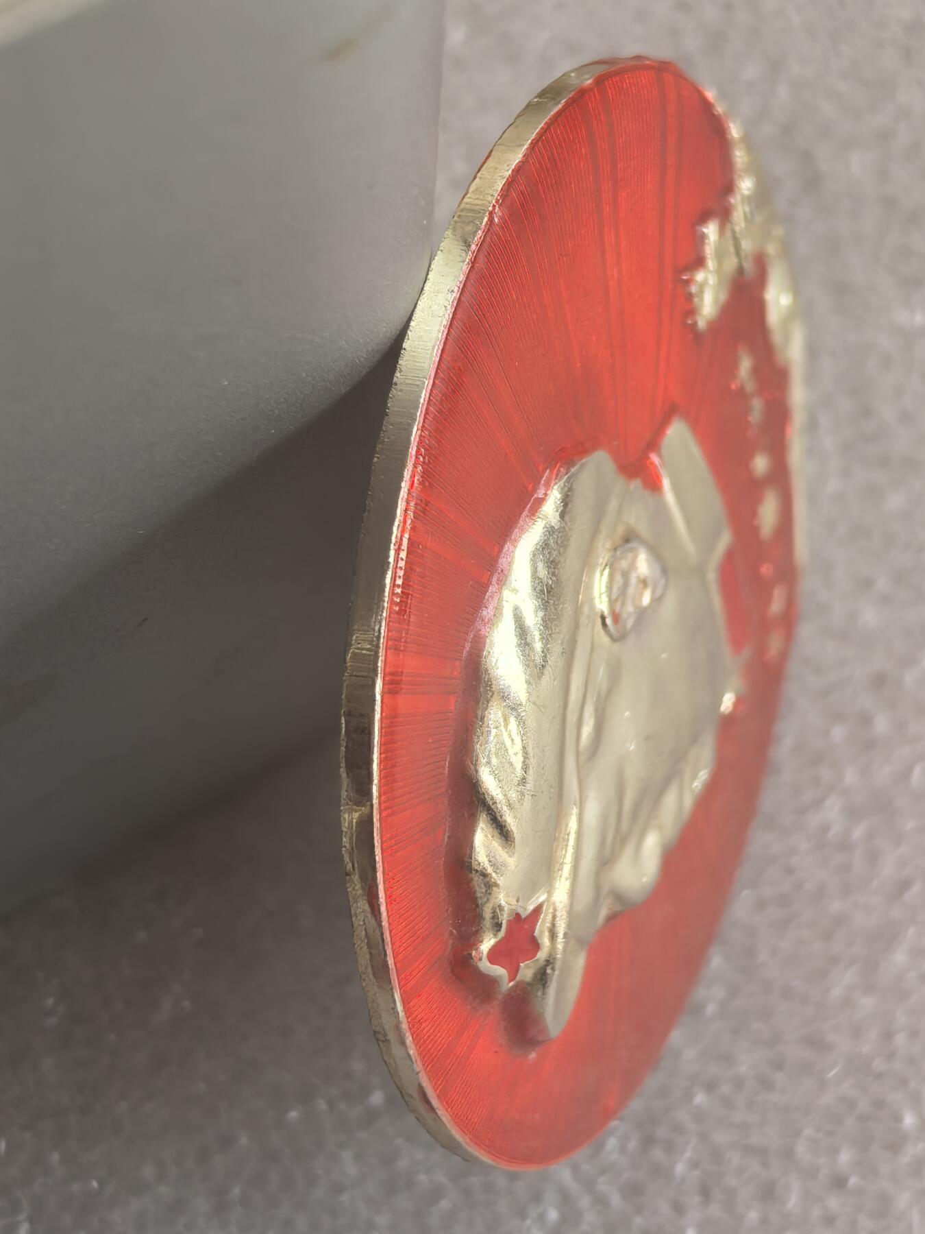 红色像章专场.包老包真.文革时期.实图拍摄.特价惠友 毛主席像章直径约52MM保真包老.编号280015