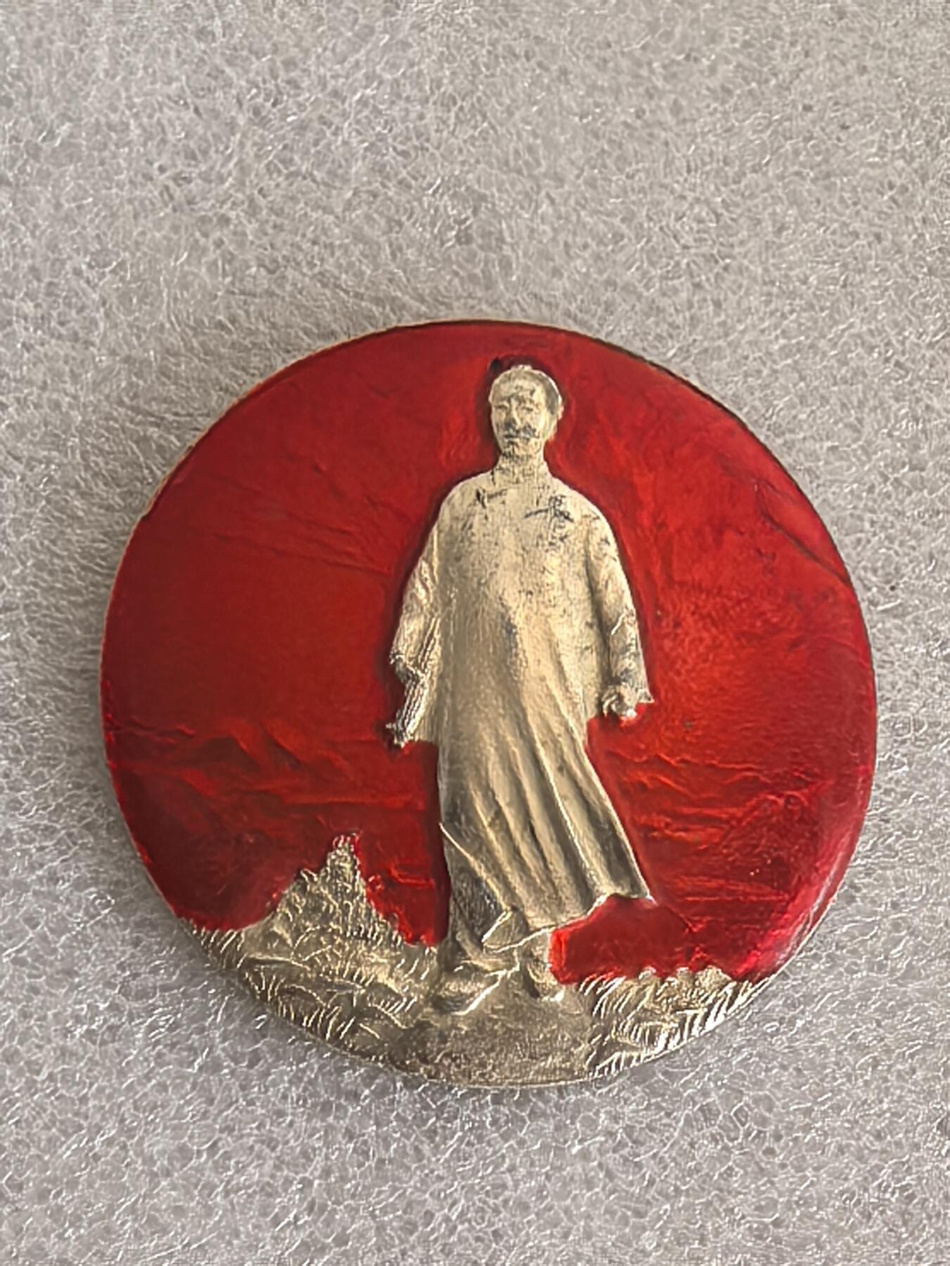 红色像章专场.包老包真.文革时期.实图拍摄.特价惠友 毛主席像章直径约50MM保真包老.编号280022