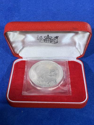 《竞宝斋》第438场 周日，周一，周二 3场连拍 （全场包邮） 新西兰1977年伊丽莎白二世精制一元银币，女王在位25周年银禧纪念，盒装，塑封。