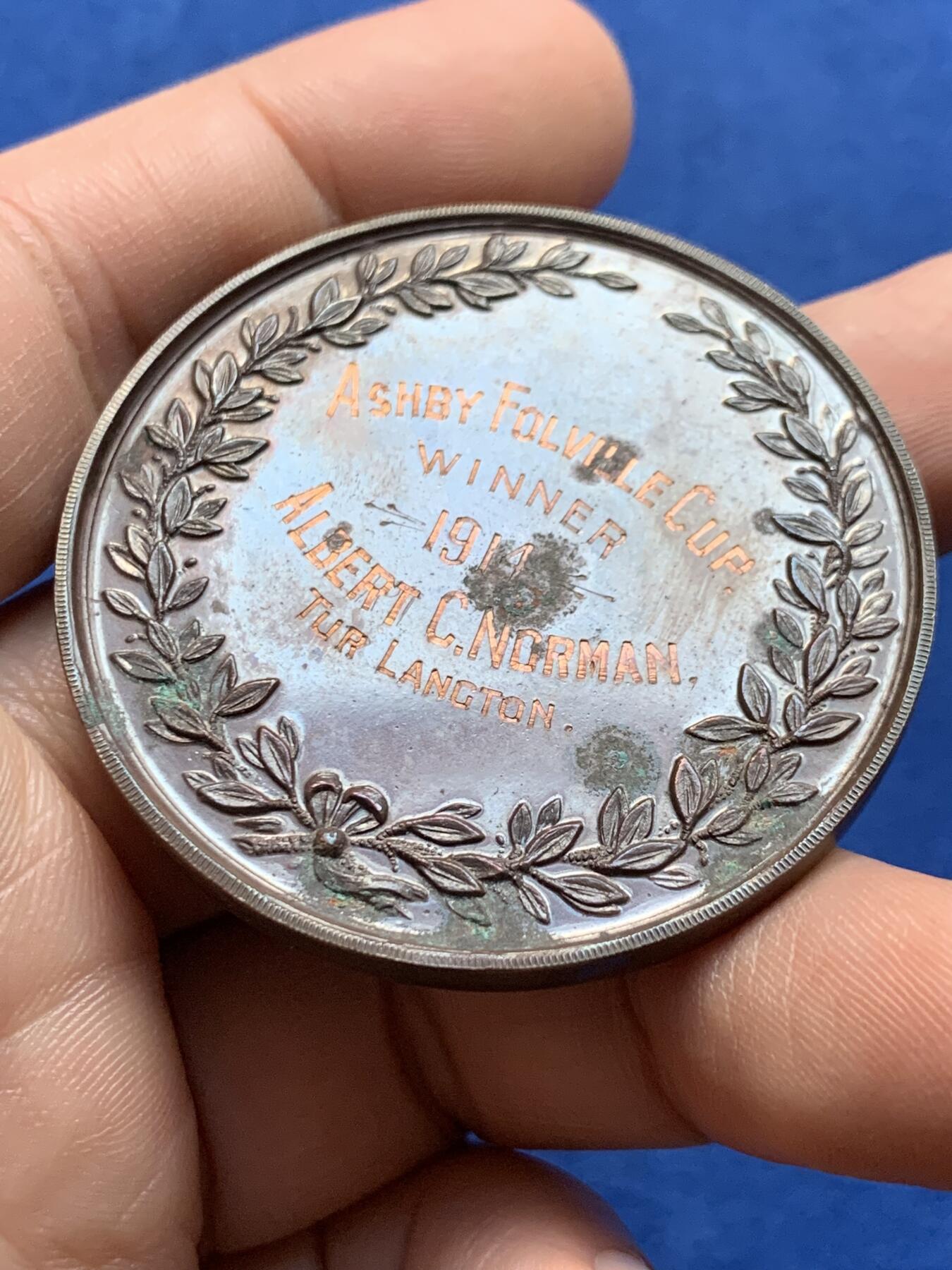 《竞宝斋》第438场 周日，周一，周二 3场连拍 （全场包邮） 英国兰开斯特郡农业协会1914年铜制奖章，盒装，颁发给阿什比-福尔维尔杯的赢家Albert C. Nornman。33.75克，47.2mm。