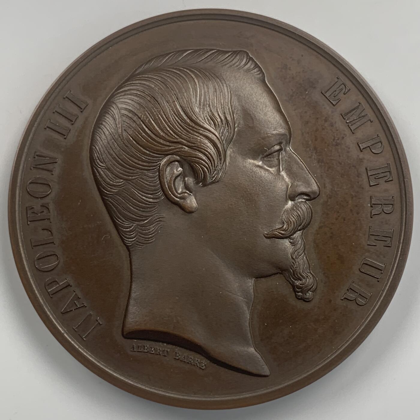 掌中浮雕-藏着的欧洲第042场 1858年拿破仑一世骑马雕像在瑟堡落成铜章 ，59.55 mm，手指边铭，原盒