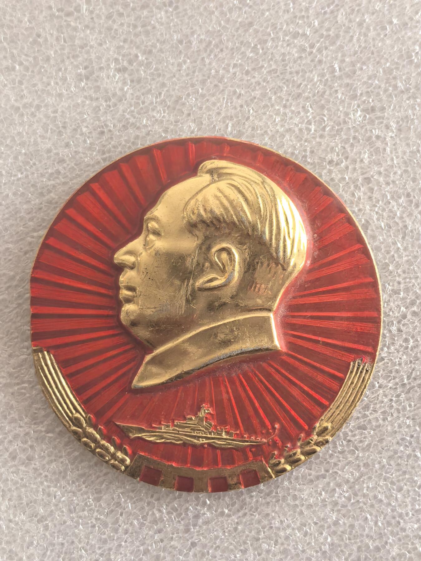 红色像章专场.包老包真.文革时期.实图拍摄.特价惠友 毛主席像章直径约55MM保真包老.编号280030