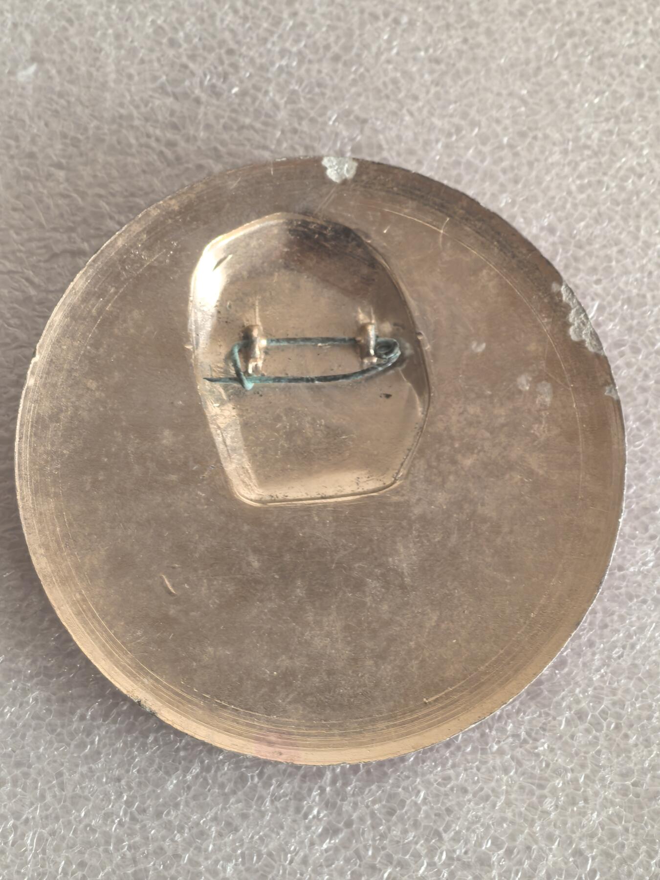 红色像章专场.包老包真.文革时期.实图拍摄.特价惠友 毛主席像章直径约60MM保真包老..编号280029