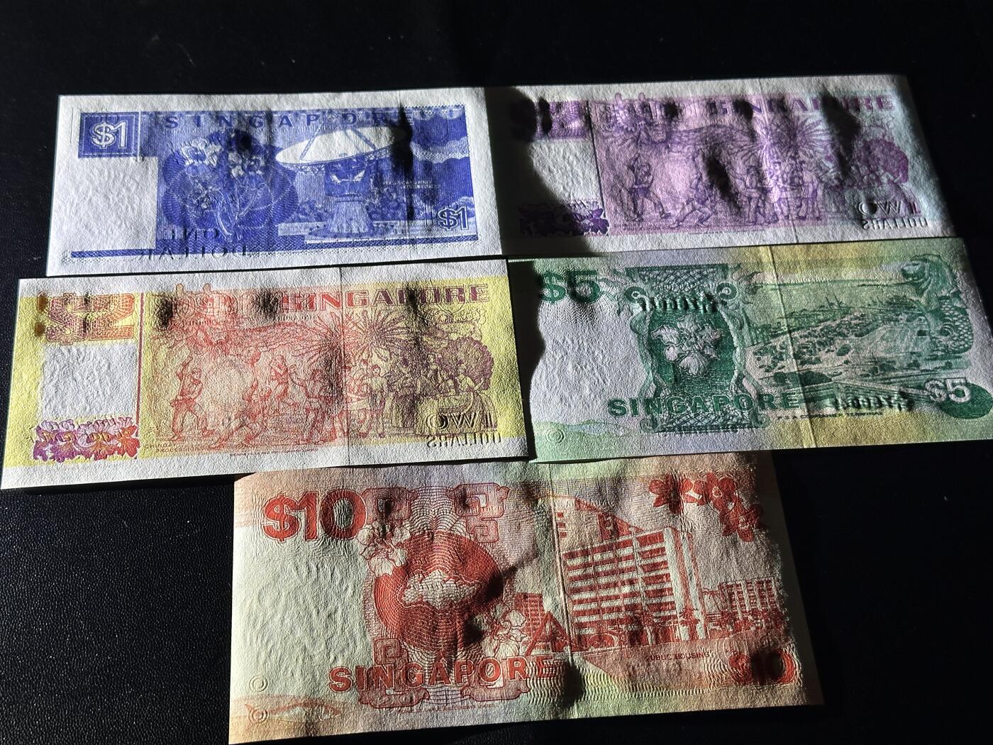 《外钞收藏家》第五百八十五期（精品场）（本平台长期征集拍品、欢迎藏友们联系合作）