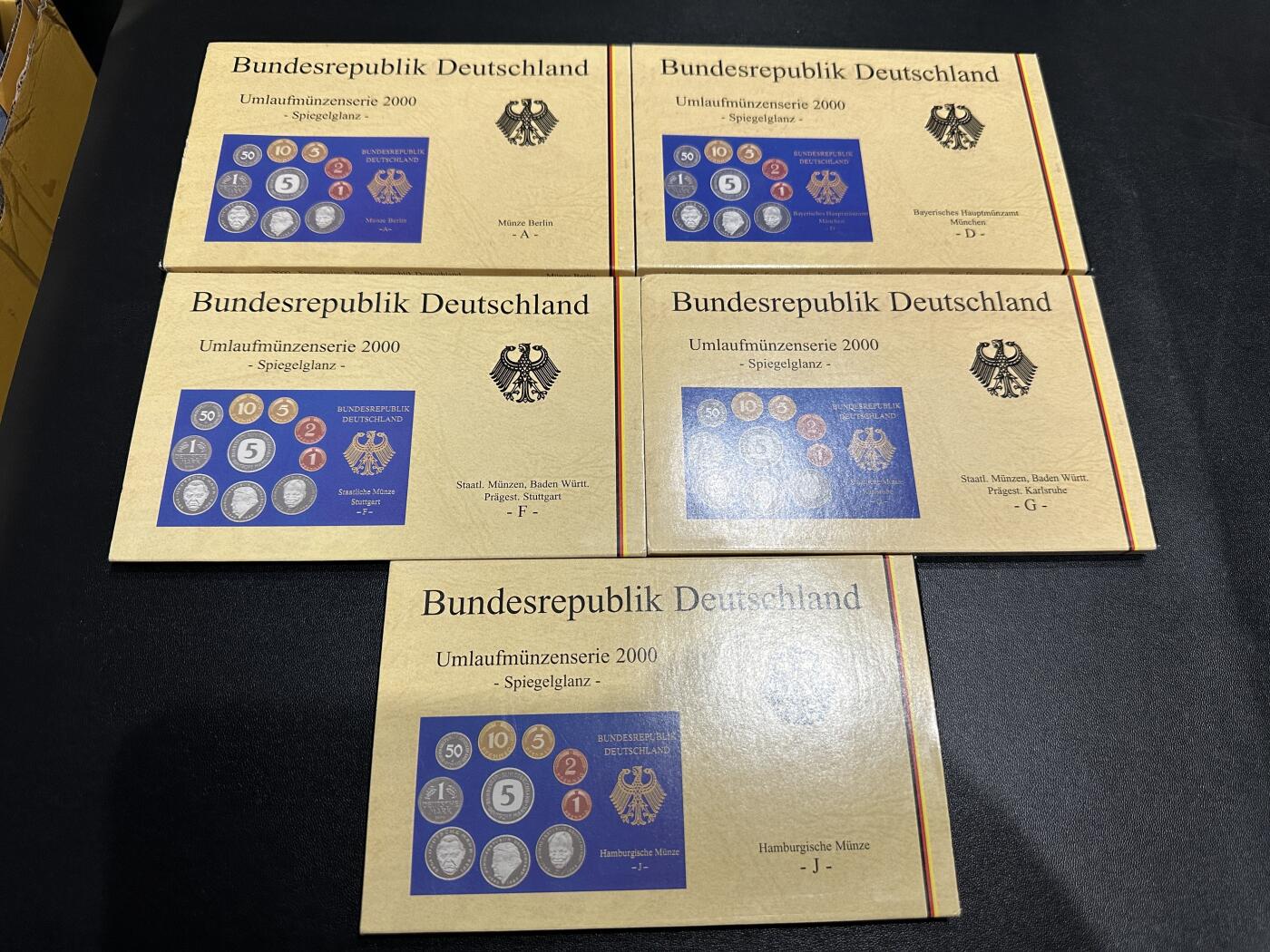 《外钞收藏家》第五百八十五期（精品场）（本平台长期征集拍品、欢迎藏友们联系合作）