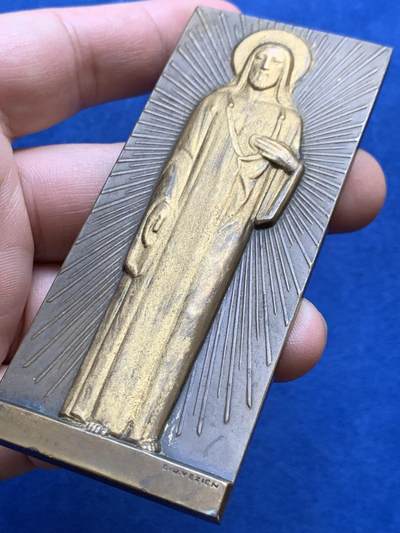 《竞宝斋》第438场 周日，周一，周二 3场连拍 （全场包邮） 1930年法国名家艾利·让·维齐安作《耶稣基督光辉圣心》勋章  耶稣像镀金 151.3克 40.6*95mm 丰饶角铜标