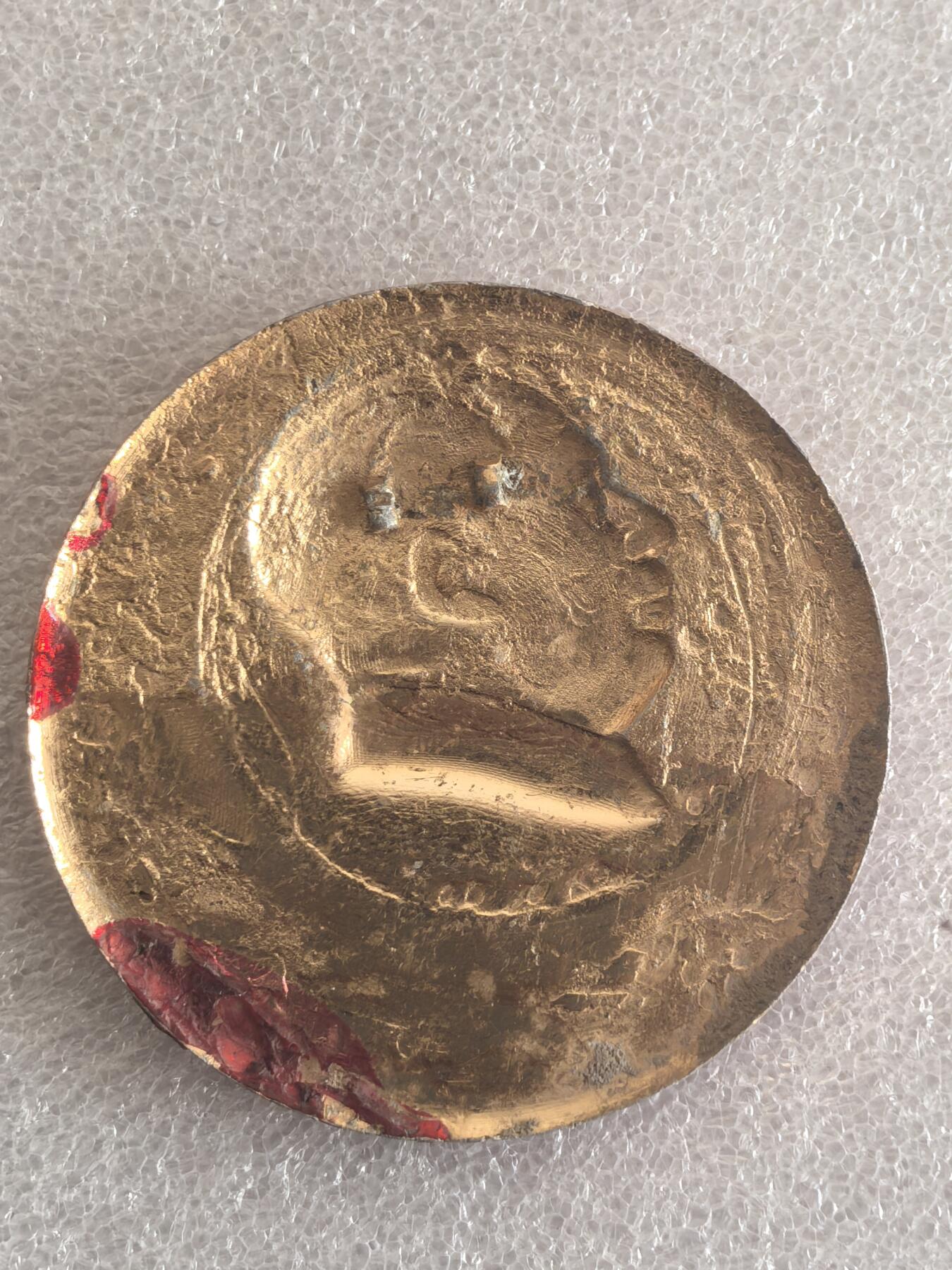 红色像章专场.包老包真.文革时期.实图拍摄.特价惠友 咏梅 毛主席像章直径约63MM保真包老.编号280033