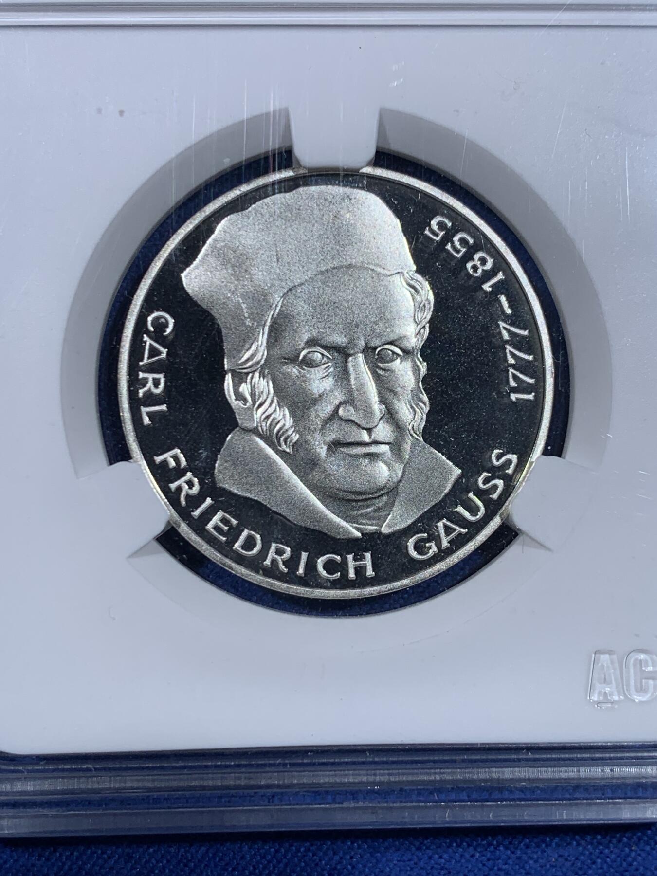 《竞宝斋》第438场 周日，周一，周二 3场连拍 （全场包邮） ACG PF69 德国1977年高斯5马克精制银币 好品