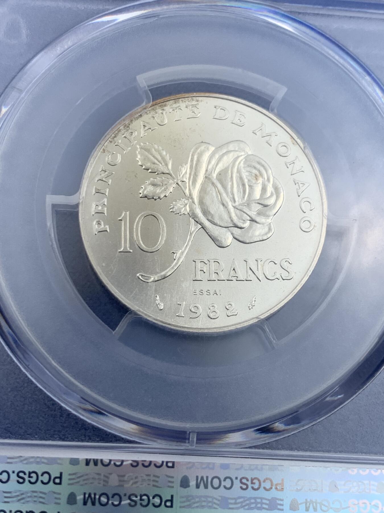 《竞宝斋》第438场 周日，周一，周二 3场连拍 （全场包邮） PCGS SP68 亚军分 摩纳哥1982年格蕾丝王妃10法郎银样币，传奇王妃格蕾丝.凯莉，奥斯卡影后。此款样币69即最高分。同款头像的2欧元07年发行，普通材质，铸量2万枚，如今裸币价超4万人民币，且一币难求。银样潜力无限