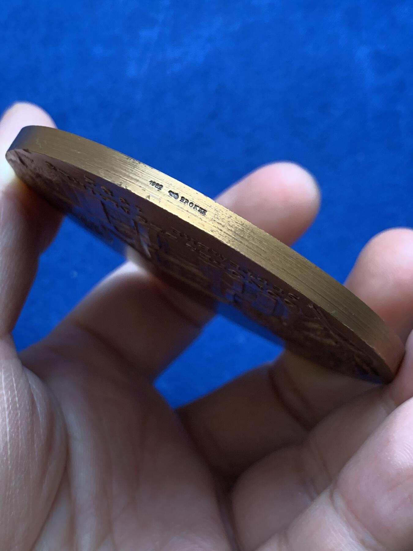 《竞宝斋》第438场 周日，周一，周二 3场连拍 （全场包邮） 法国城市建筑大铜章 直径71.6mm 重量177.5g 1982 丰饶角铜标