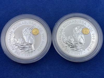 《竞宝斋》第438场 周日，周一，周二 3场连拍 （全场包邮） 两枚一组 澳大利亚 1997年 笑翠鸟 熊猫镶嵌银币 每枚含纯银1盎司999银，镶嵌部分重约0.5克黄金，发行1.5万枚，为上海国际钱币展而发行，细节见图。