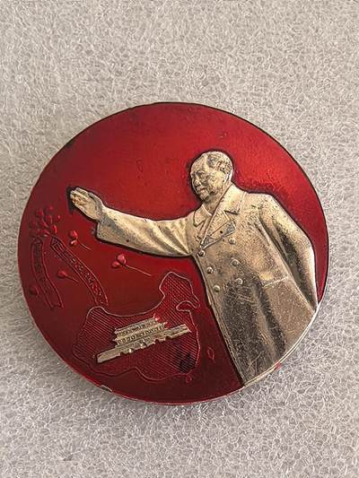 综合藏品场.喜欢出价就得！无套路无托.诚信惠友交友！自动快拍. 毛主席像章直径约50MM保真包老.编号280021.