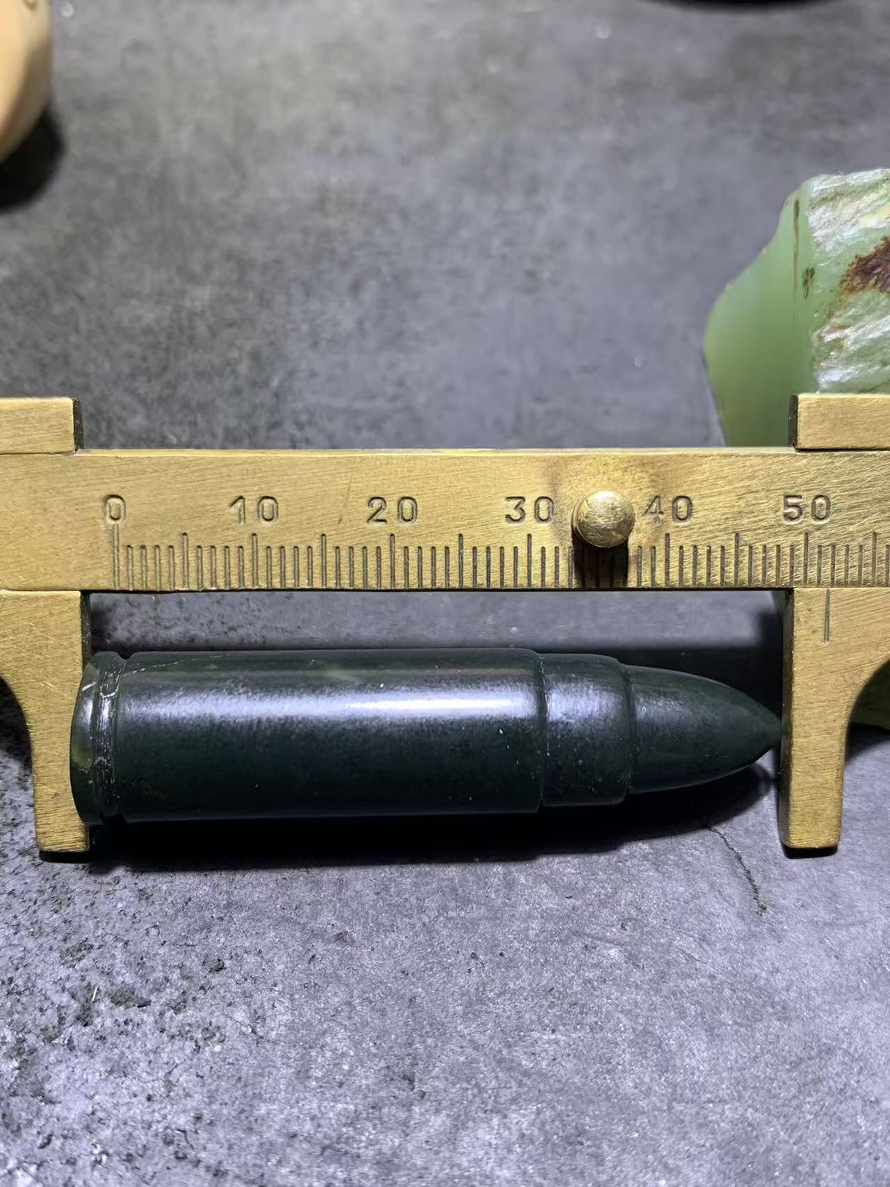 天然新疆和田青玉子 弹通货吊坠1颗，