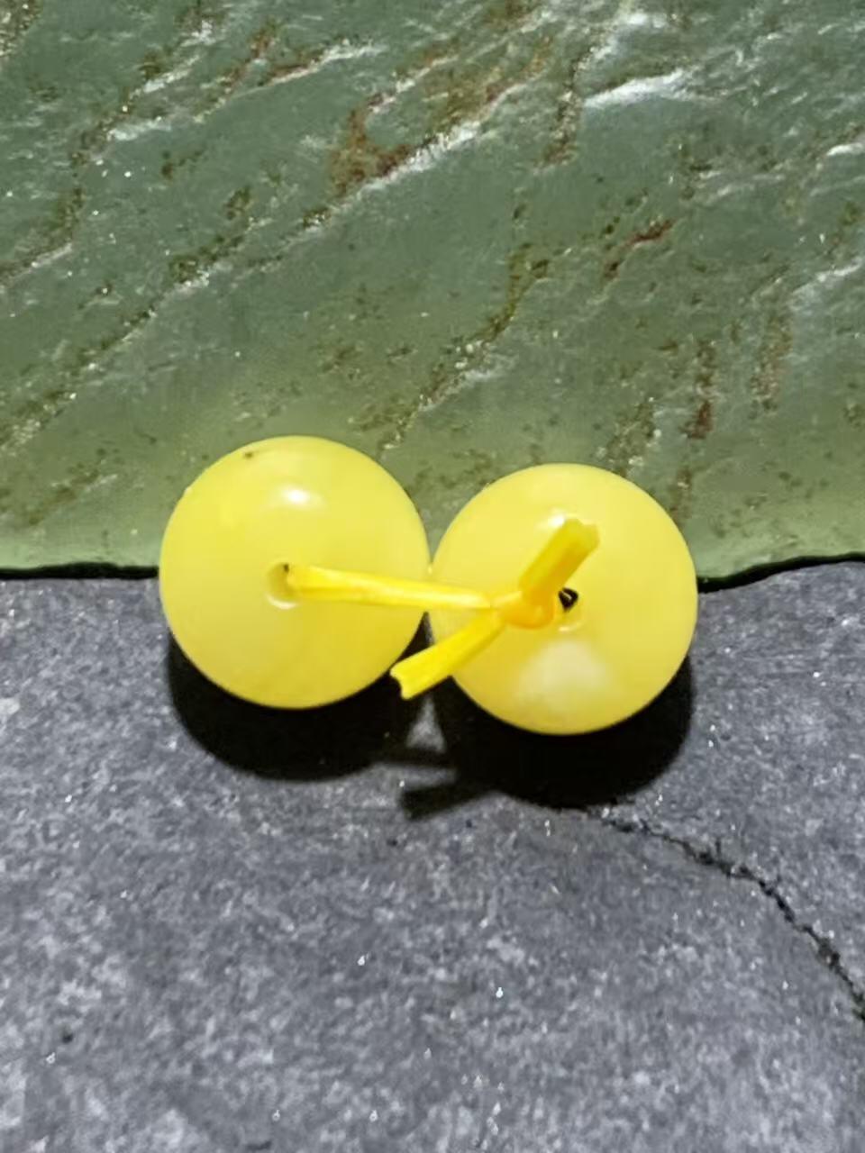 天然俄料原矿蜜蜡小尺寸老形桶珠腰珠两颗，，，